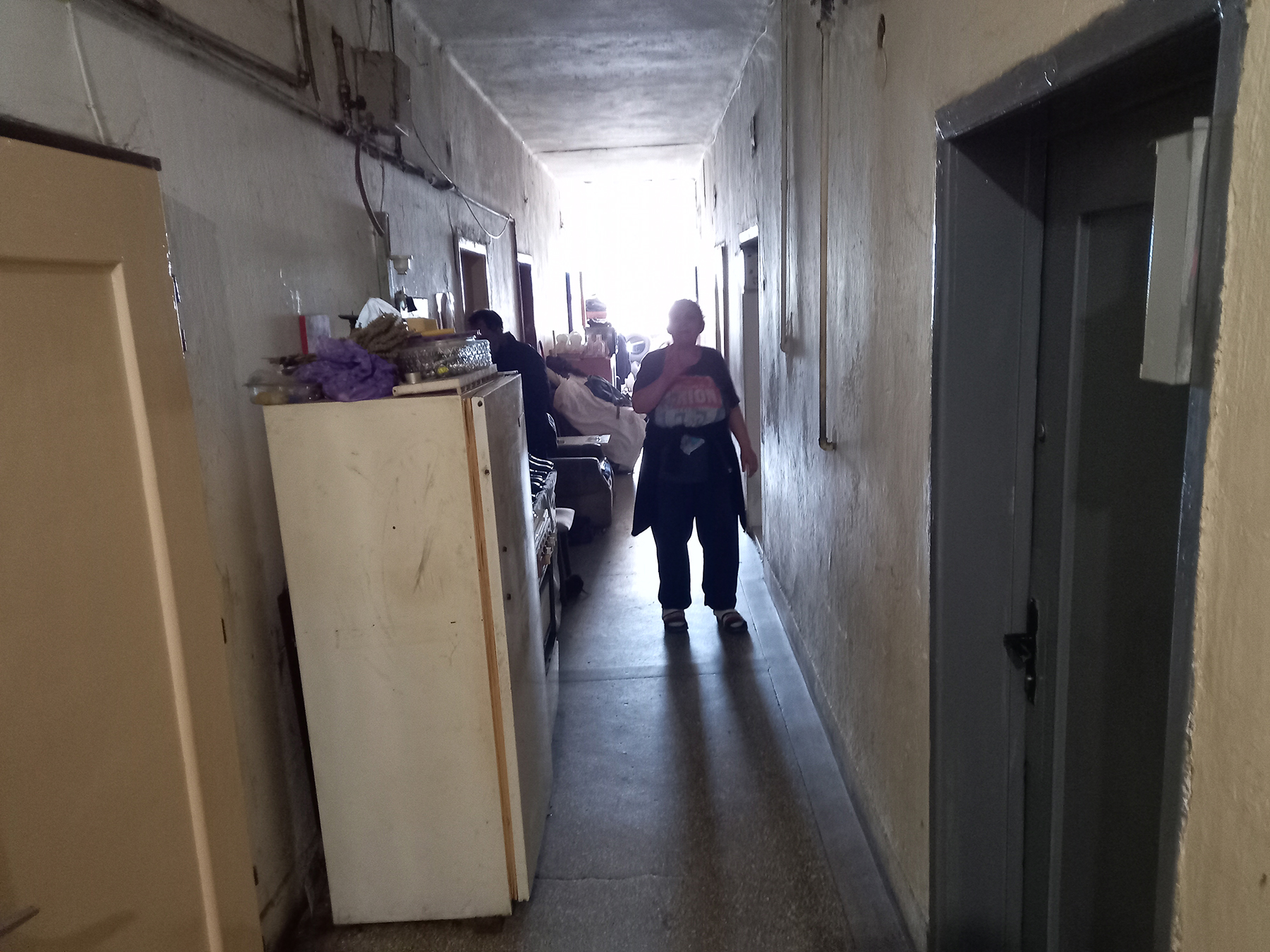 Preko hiljadu stanara u dvanaest stambenih zgrada Radničke kolonije u
Dositejevoj ulici u Kraljevu, Kraljevo Dostejeva ulica