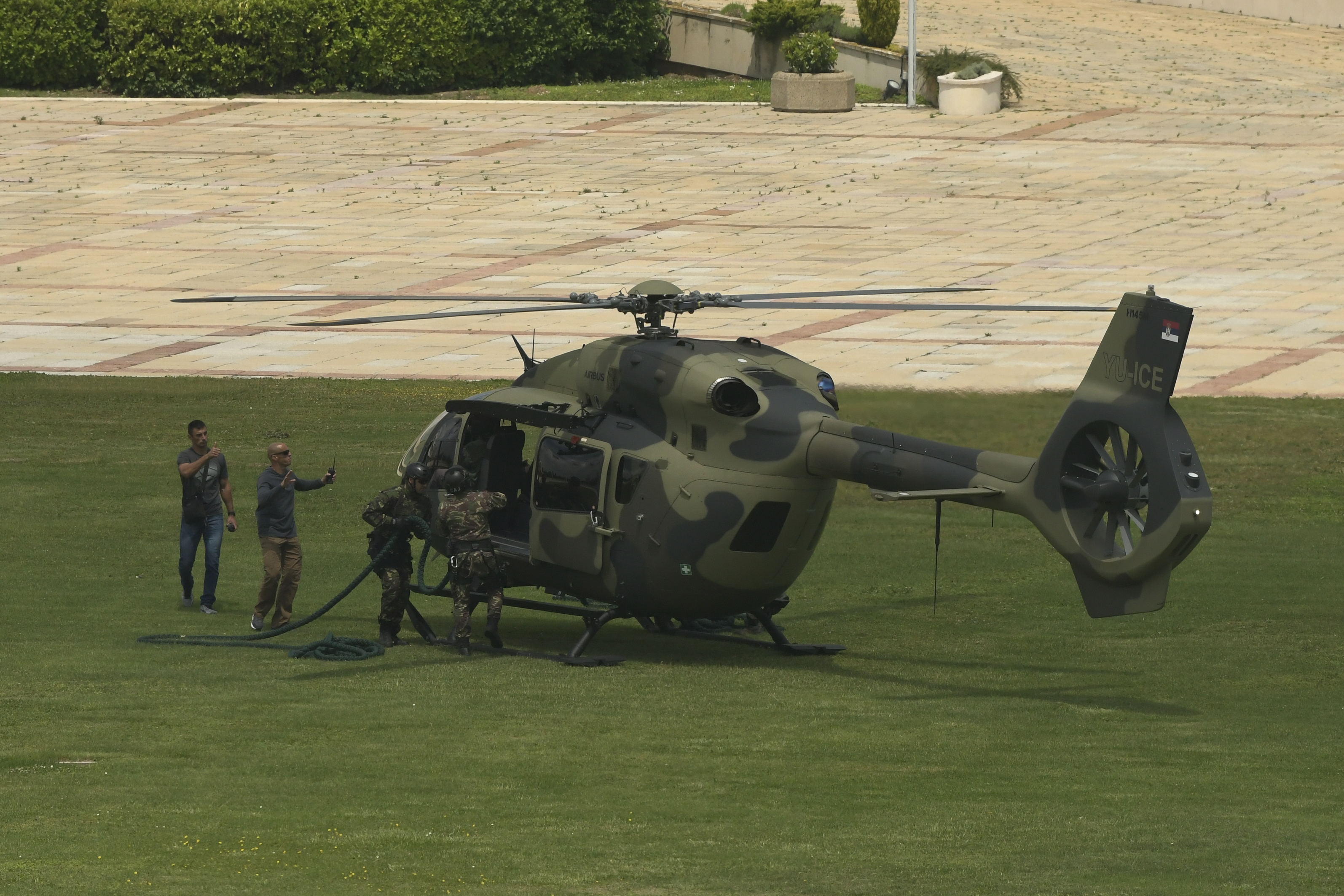 beograd 28.05 2020  pokazna vezba, vojna vezba, spustanje specijalaca , policijski helihopter ,Helikopter H-145M Mupa Srbije Foto: Zoran Lončarević/Nova.rs