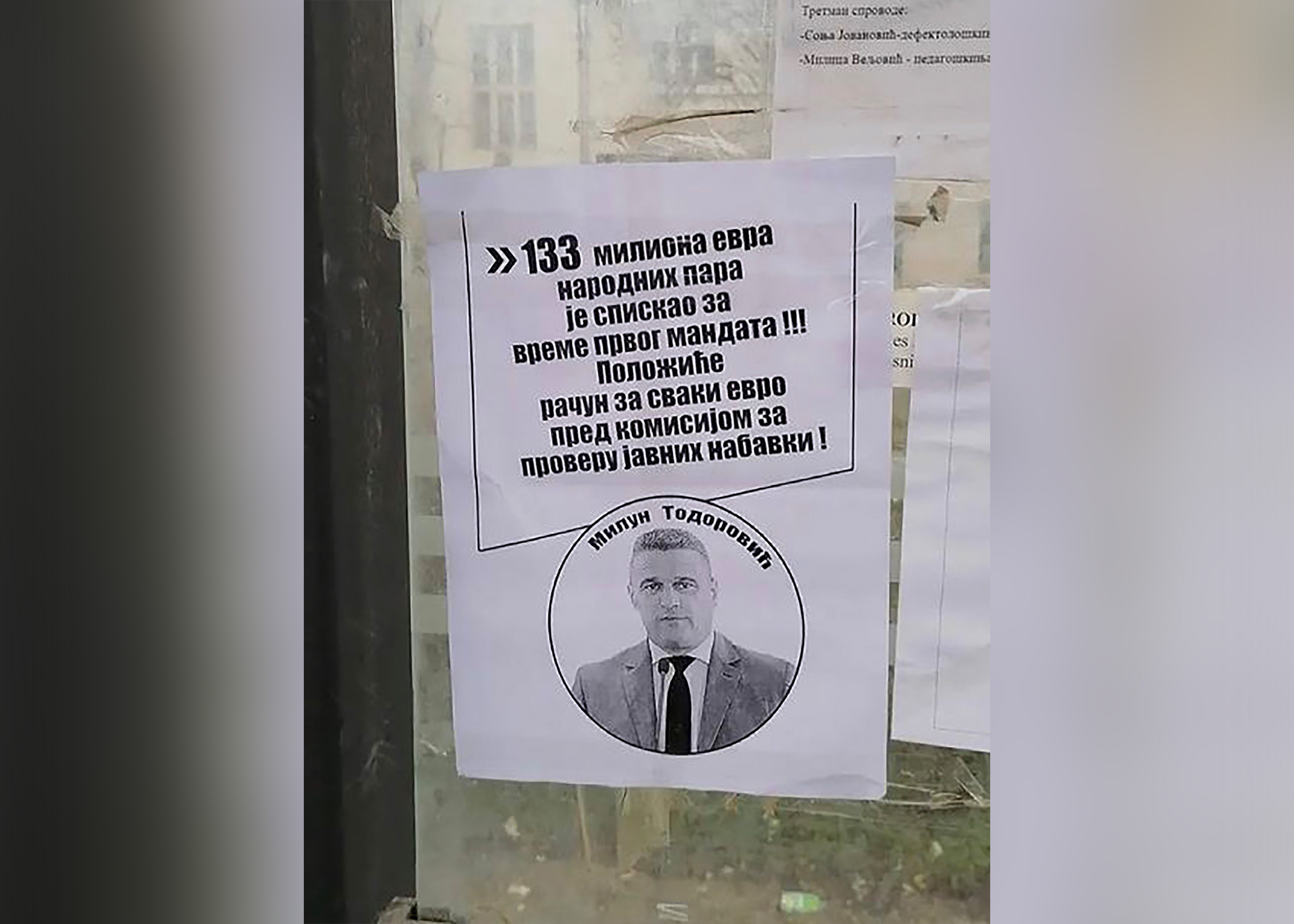 Plakati protiv gradonačelnika Čačka fotografiju poslala dopisnica Ljubica Sokic, mozda je njena ali verovatno nij