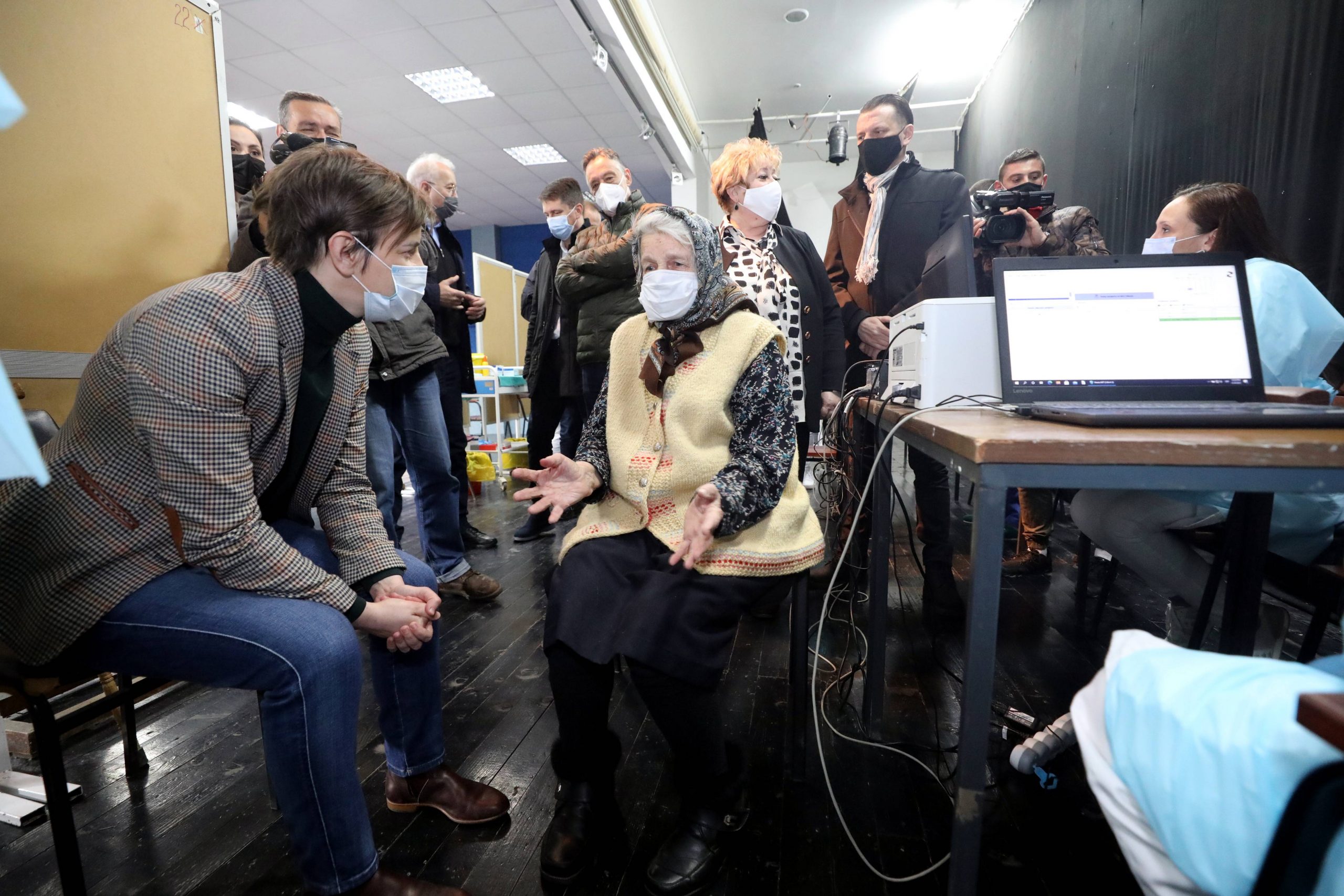 Zajecar, 24.03.2021. - Predsednica Vlade Srbije Ana Brnabic posetila je danas mesta za vakcinaciju kod Doma kulture Kotlujevac u Zajecaru. (BETAPHOTO/VLADA SRBIJE/SLOBODAN MILJEVIC/DS)