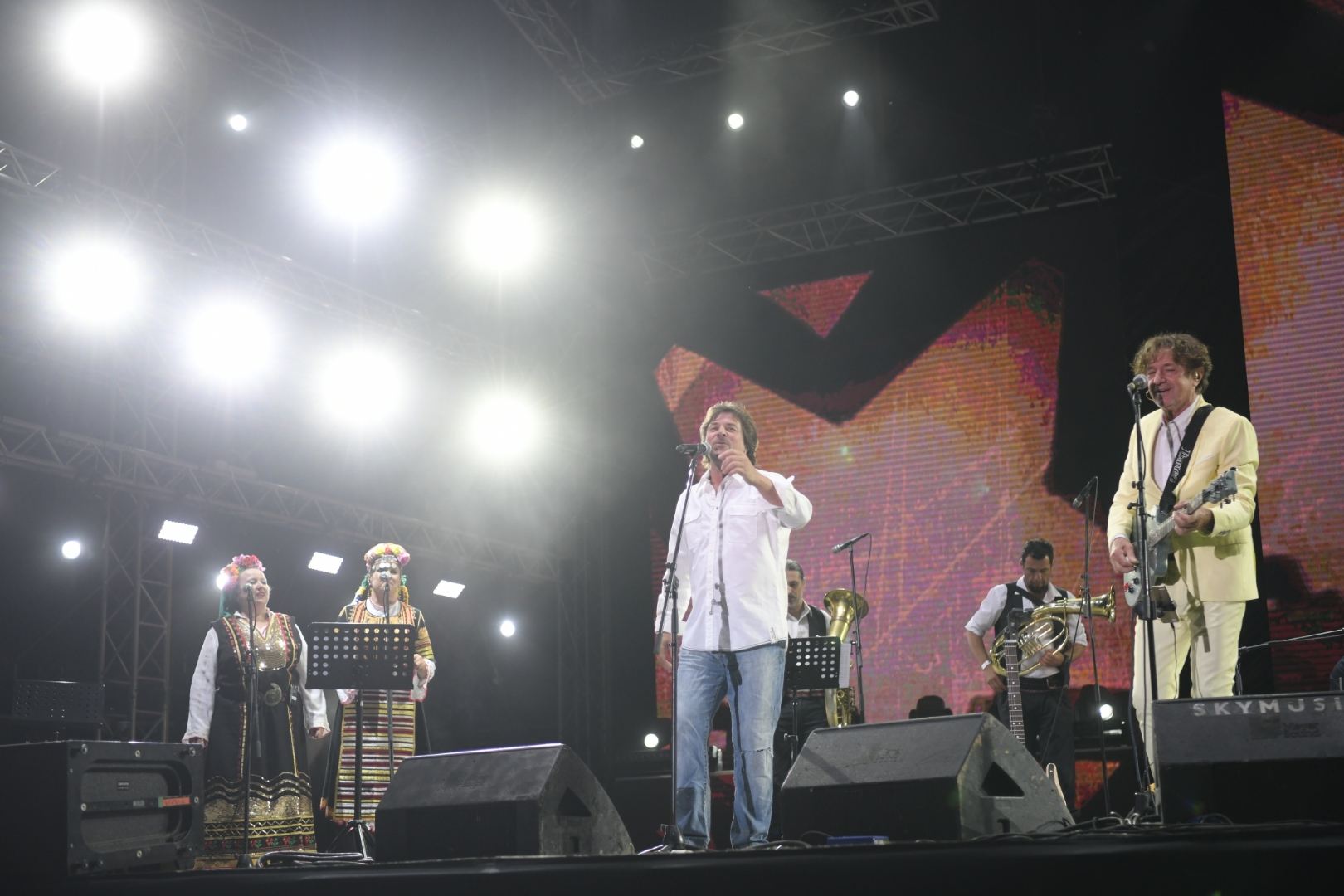 Beograd 18. avgust 2021. Alen Islamovic, Goran Bregovic Prvo vece Beogradskog Bir festa na Uscu, Belgrade Beer Fest 2021, Muzički festival Belgrade Beer fest 2021, Bijelo dugme Foto:Dragan Mujan/Nova.rs