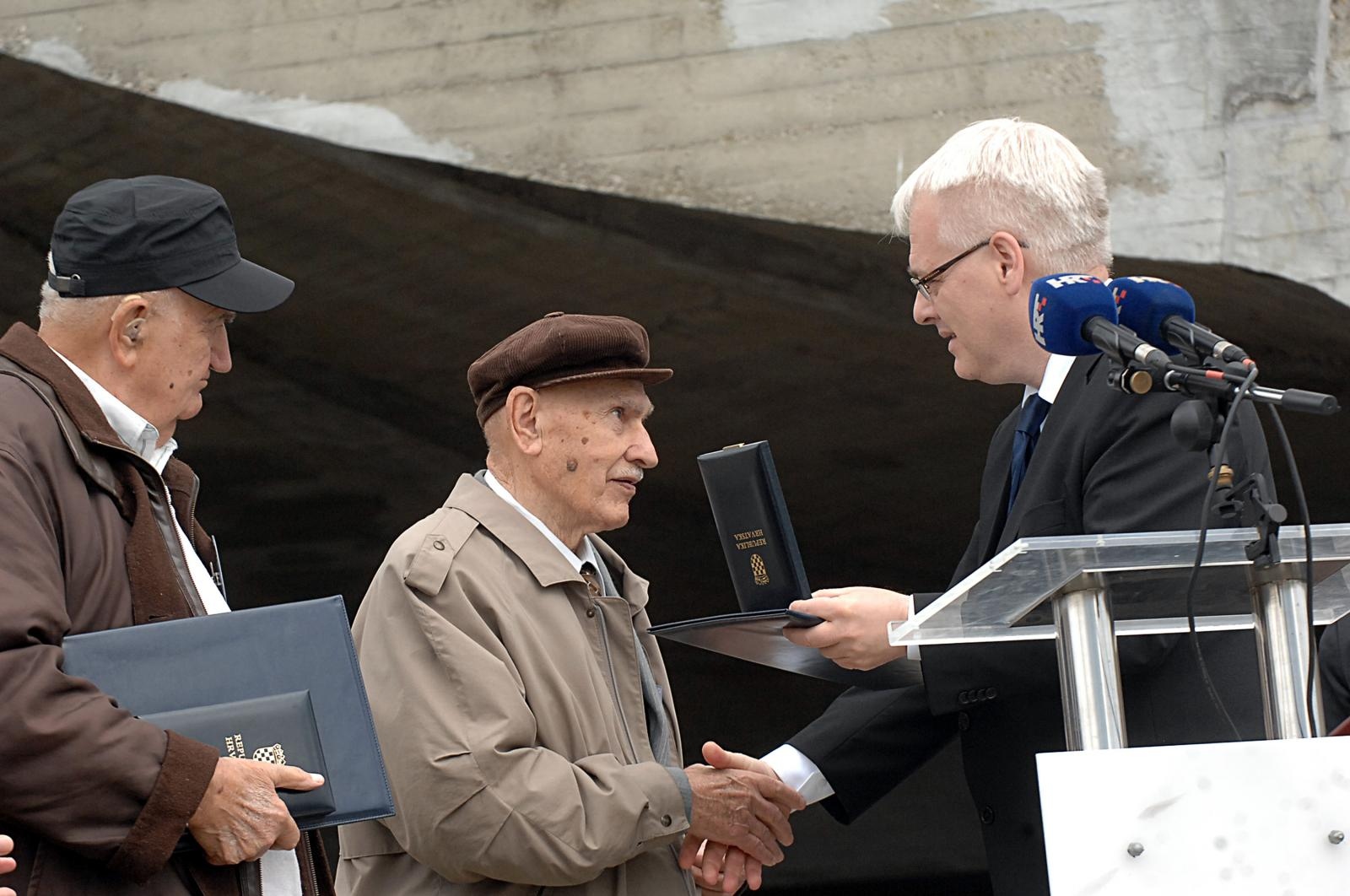 jasenovac  Preminuo je Bazil Zukolo, poslednji preživeli učesnik proboja zatočenika ustaškog logora smrti u Jasenovcu.