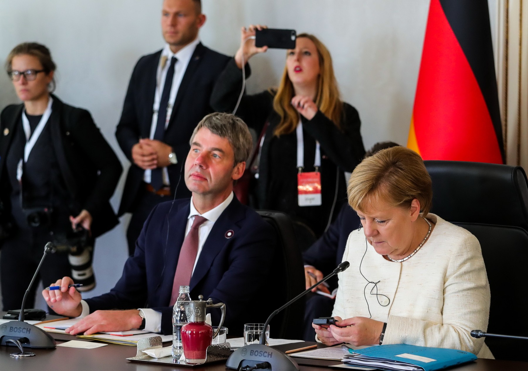 Leaders of Russia, Turkey, Germany, and France meet in Istanbul to discuss Syria