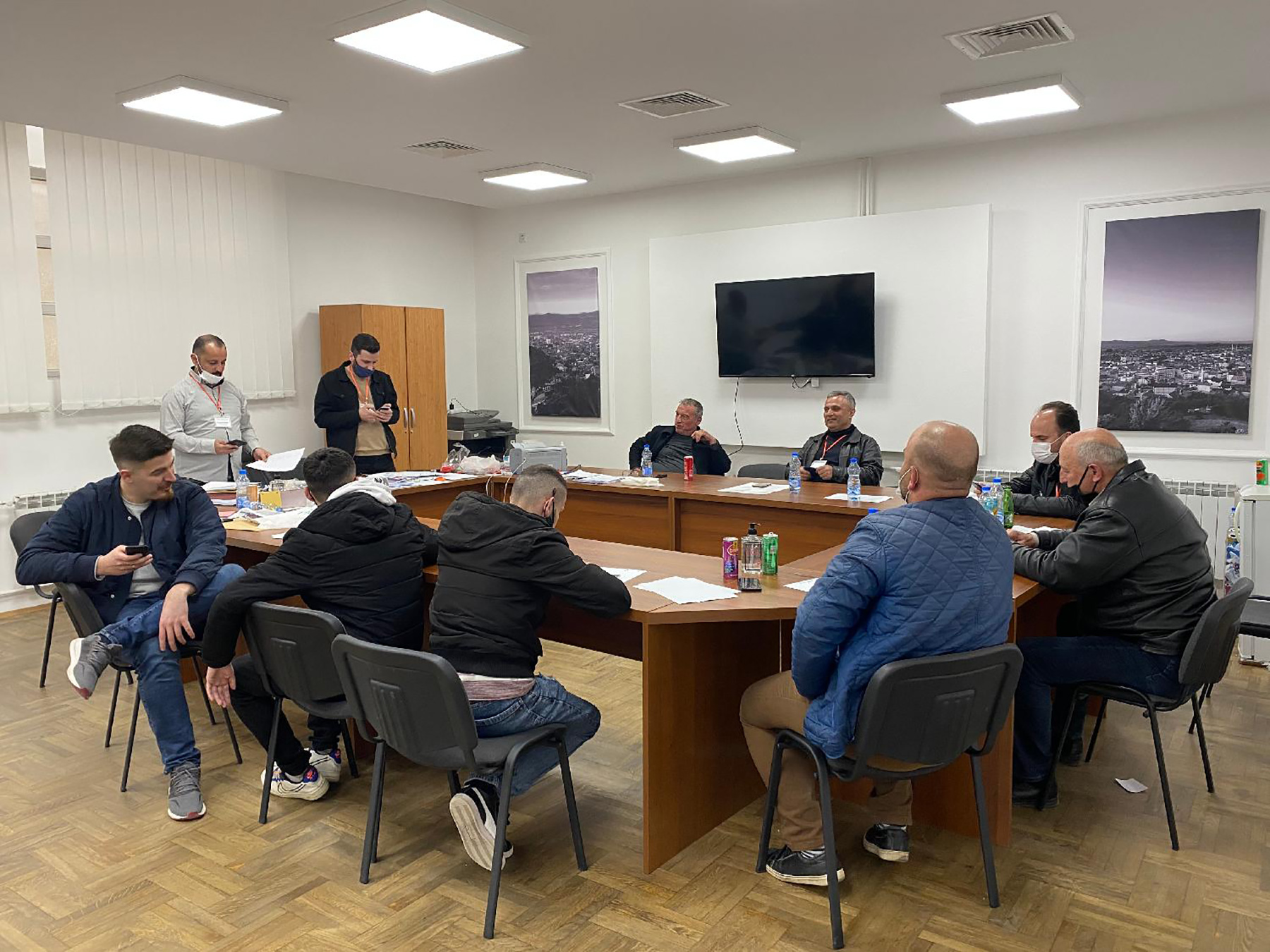 Mesto: Preševo
Datum: Sun Mar 28 18:01:49 CEST 2021
Dogadjaj: POLITIKA/OPŠTINE - opštinska izborna komisija u Preševu, gde se danas održavaju lokalni izbori
Izvor: FoNet/Slobodna reč