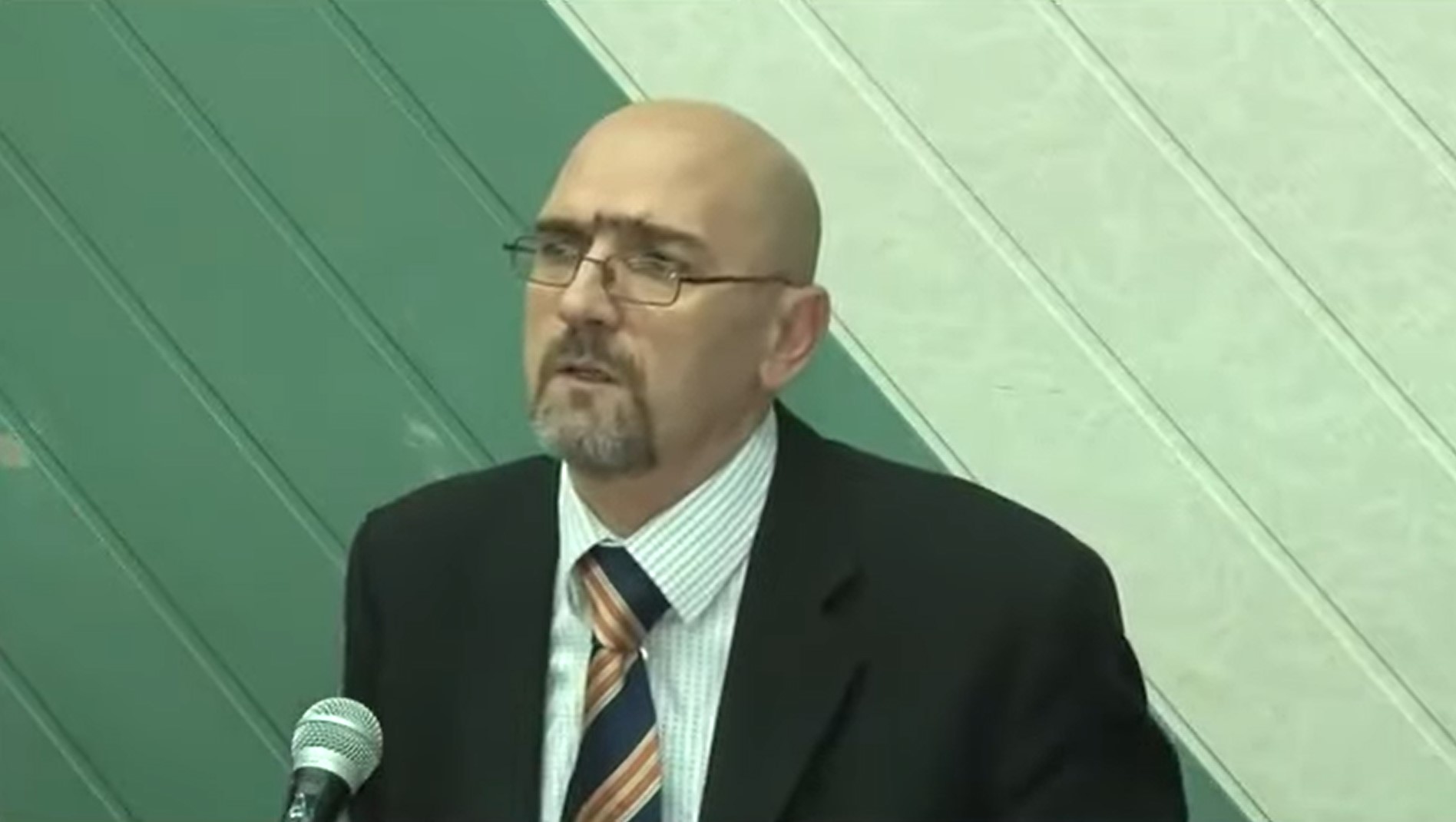Novinar Alispahić optužen zbog raspirivanja mržnje prema migrantima