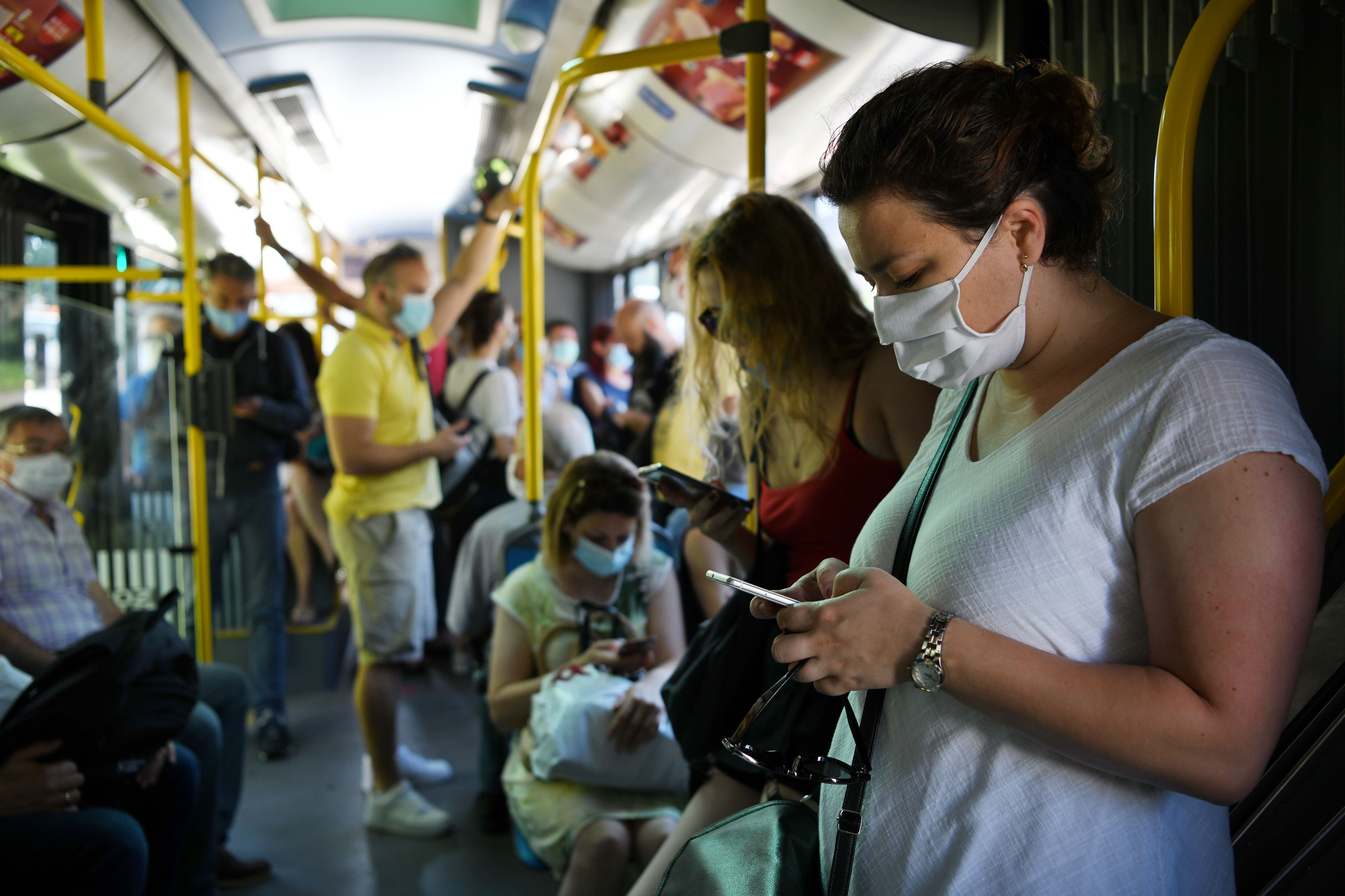 Zastitne maske gradski prevoz leto vrucina