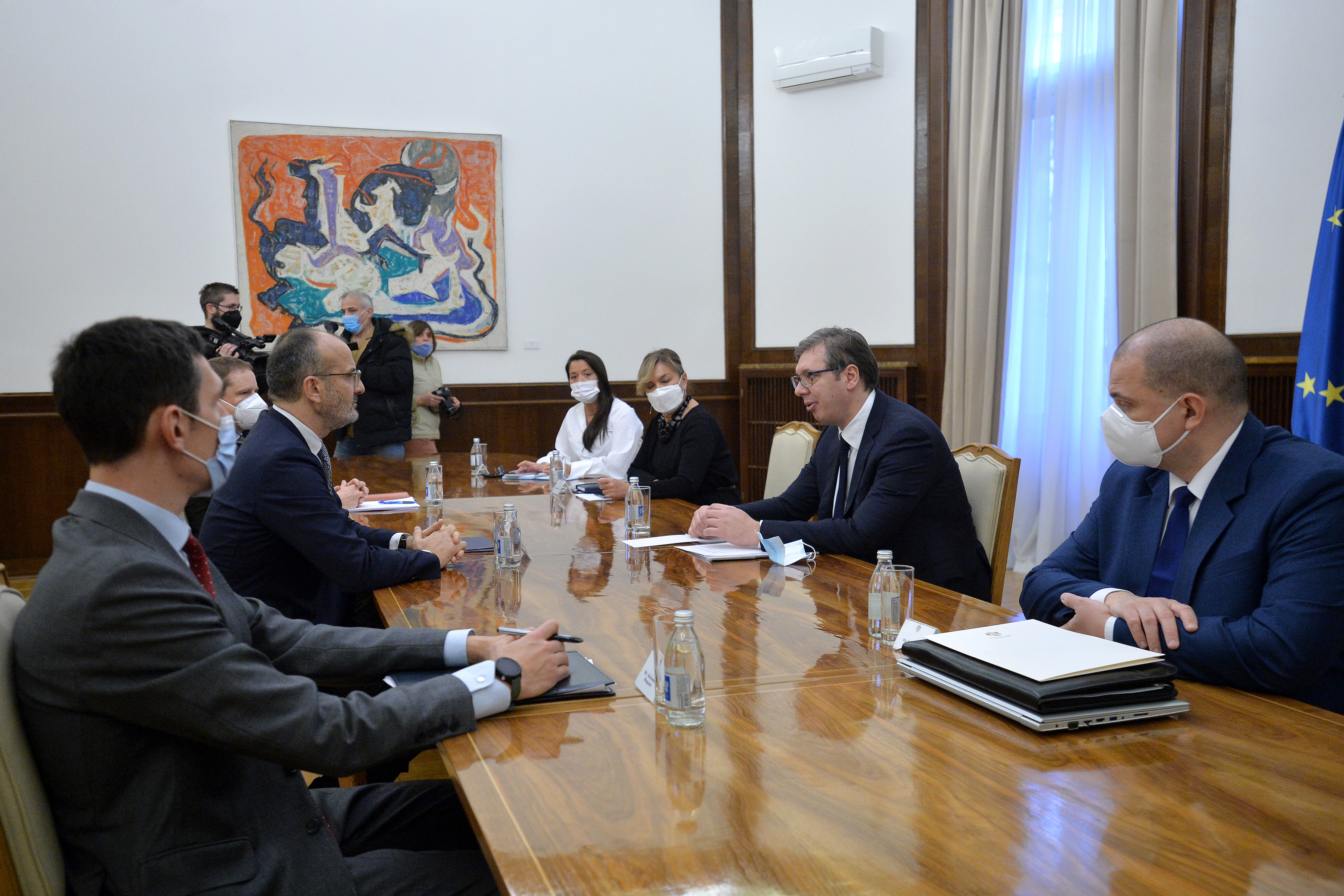 Beograd, 4. februara 2021 - Predsednik Republike Srbije Aleksandar Vucic sastao se sa ambasadorom Evropske unije Semom Fabricijem.   FOTO TANJUG/ ZORAN ZESTIC/ bs
