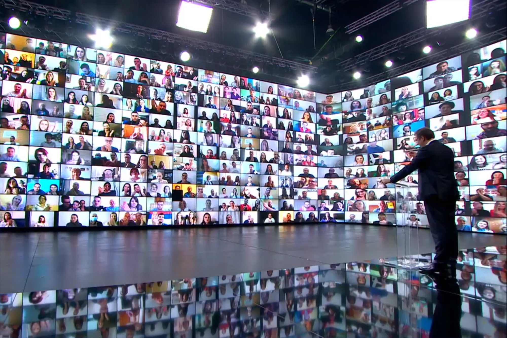 Beograd, 25. maja 2020. - Predsednik Srbije i Srpske napredne stranke Aleksandar Vucic veceras je odrzao drugi onlajn skup u okviru predizborne kampanje. FOTO TANJUG / BUDUCNOSTSRBIJEAV / an