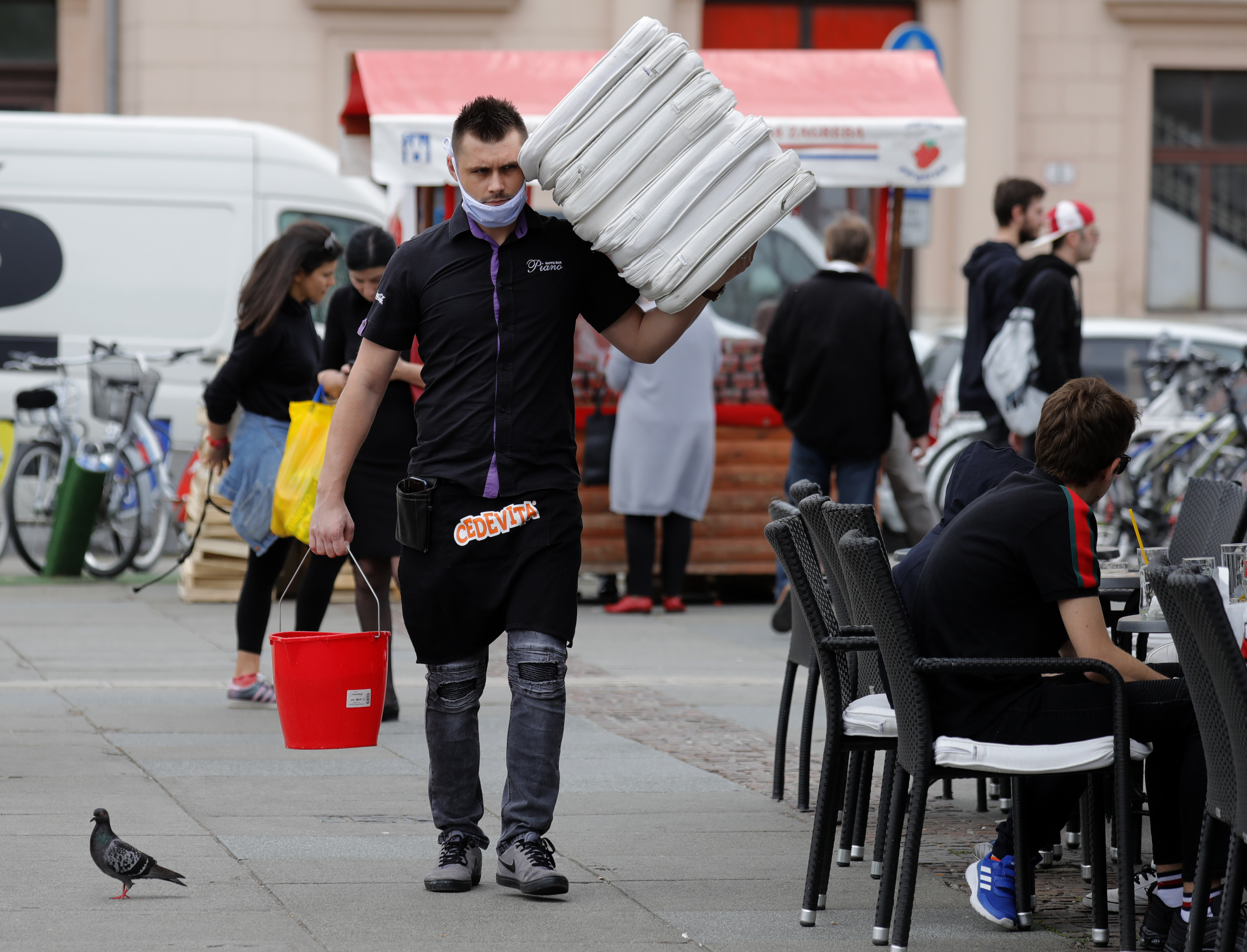 Croatia allows opening of cafes and traffic between cities