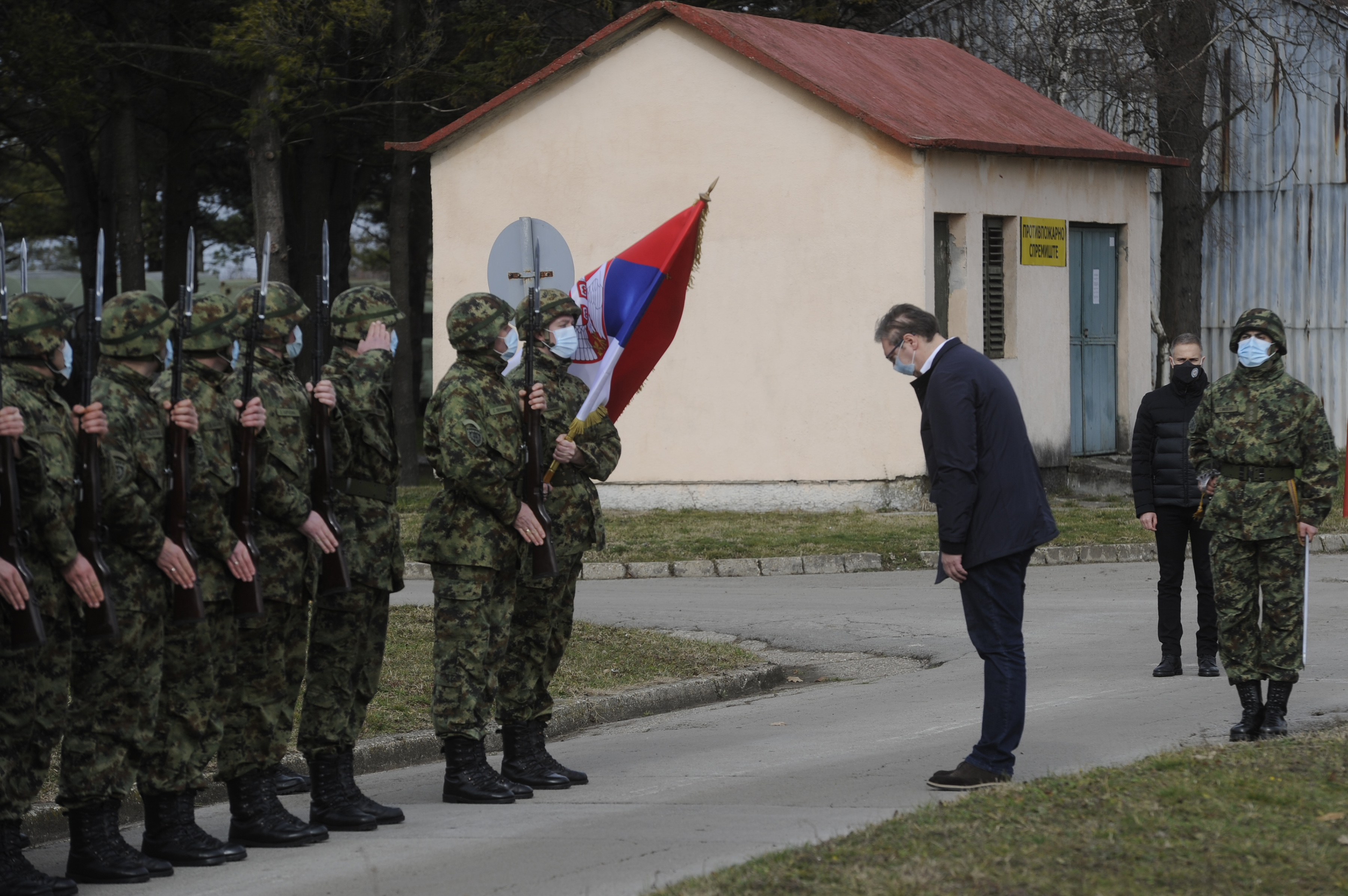 ALEKSANDAR VUCIC SA PRIPADNICIMA VOJSKE RS