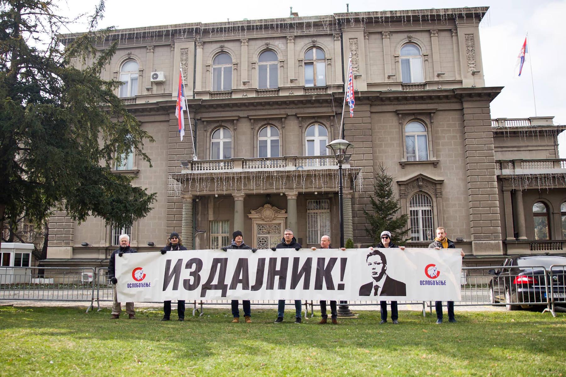 Pokret Oslobodjenje odrzalo je protest ispred Predsednistva Srbije