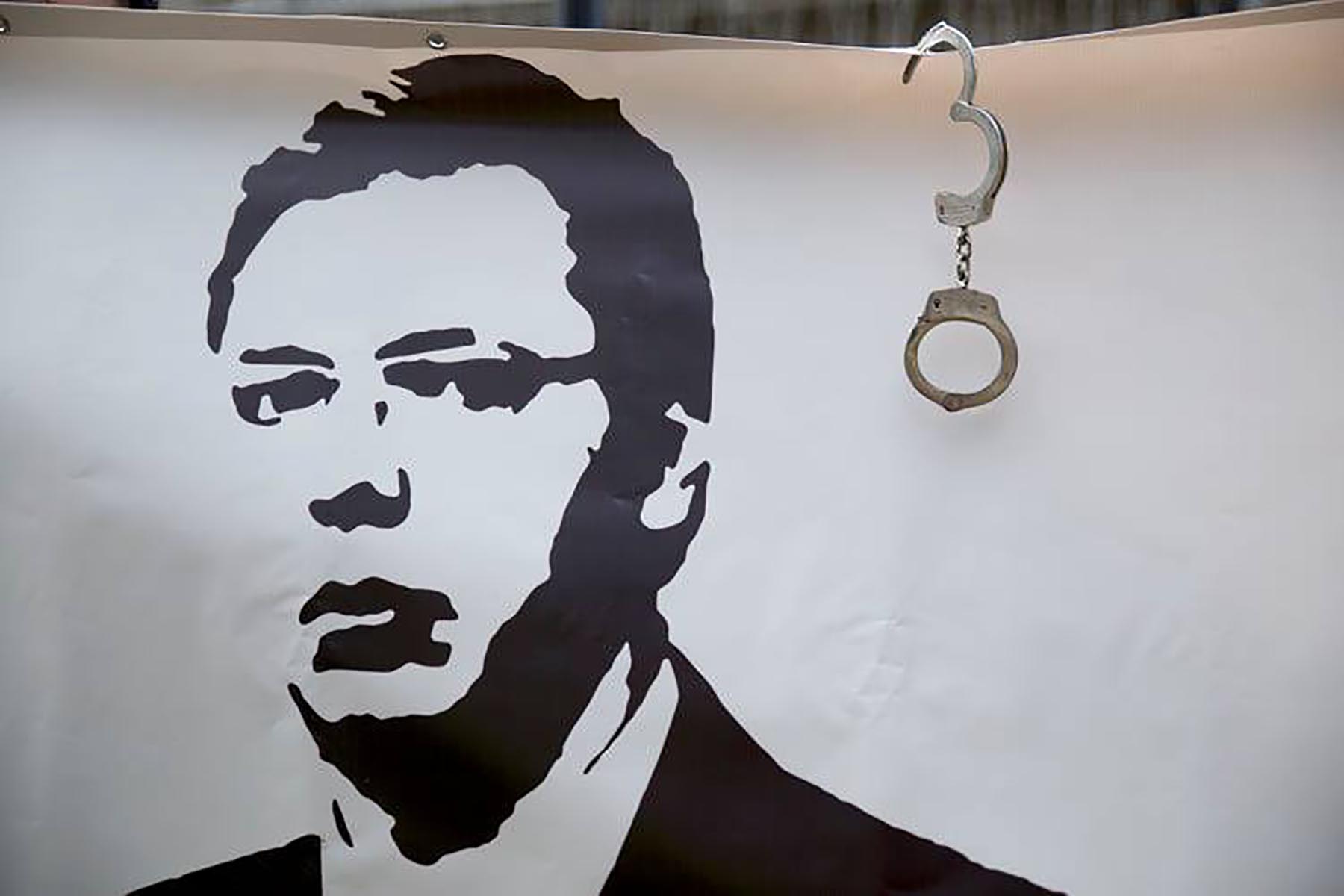 Pokret Oslobodjenje odrzalo je protest ispred Predsednistva Srbije