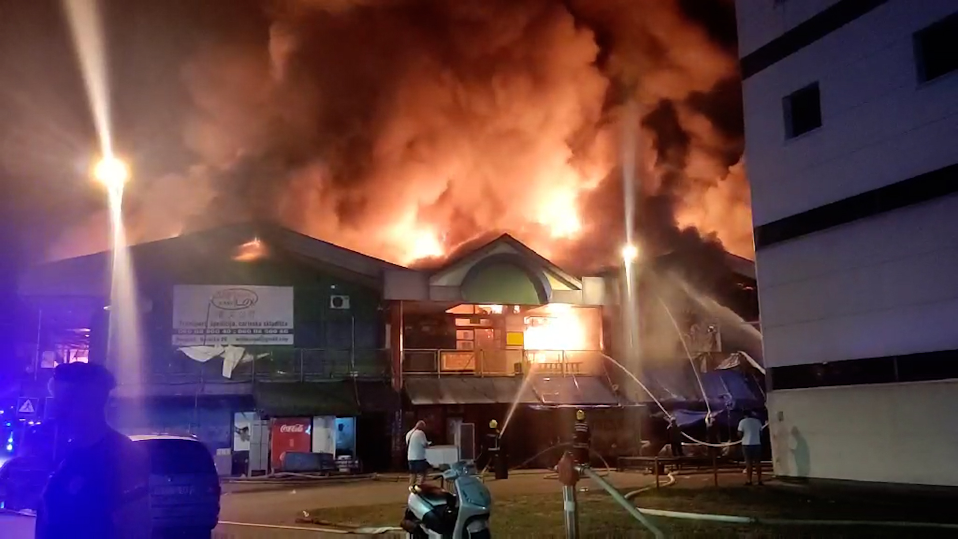 pozar_se_siri_blok_70_ik