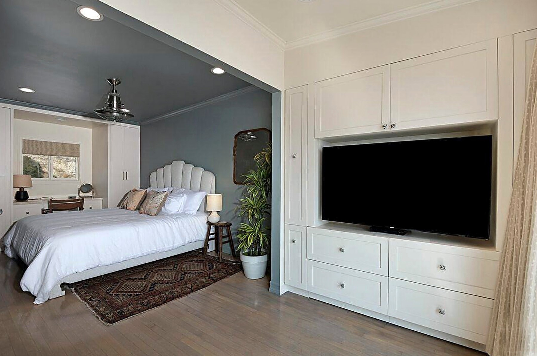 Leonardo DiCaprio Is Selling a Malibu Beach House For $10 Million Dollars