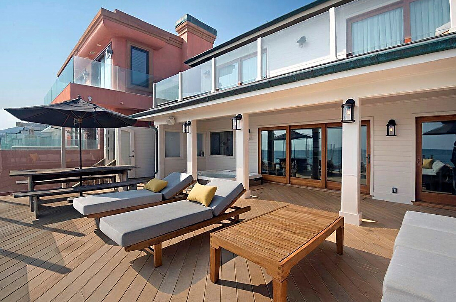 Leonardo DiCaprio Is Selling a Malibu Beach House For $10 Million Dollars