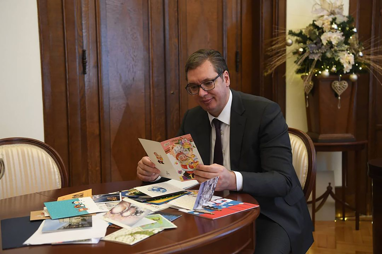 Aleksndar Vucic cita novogodisnju cestitku, novogodisnja cestitka