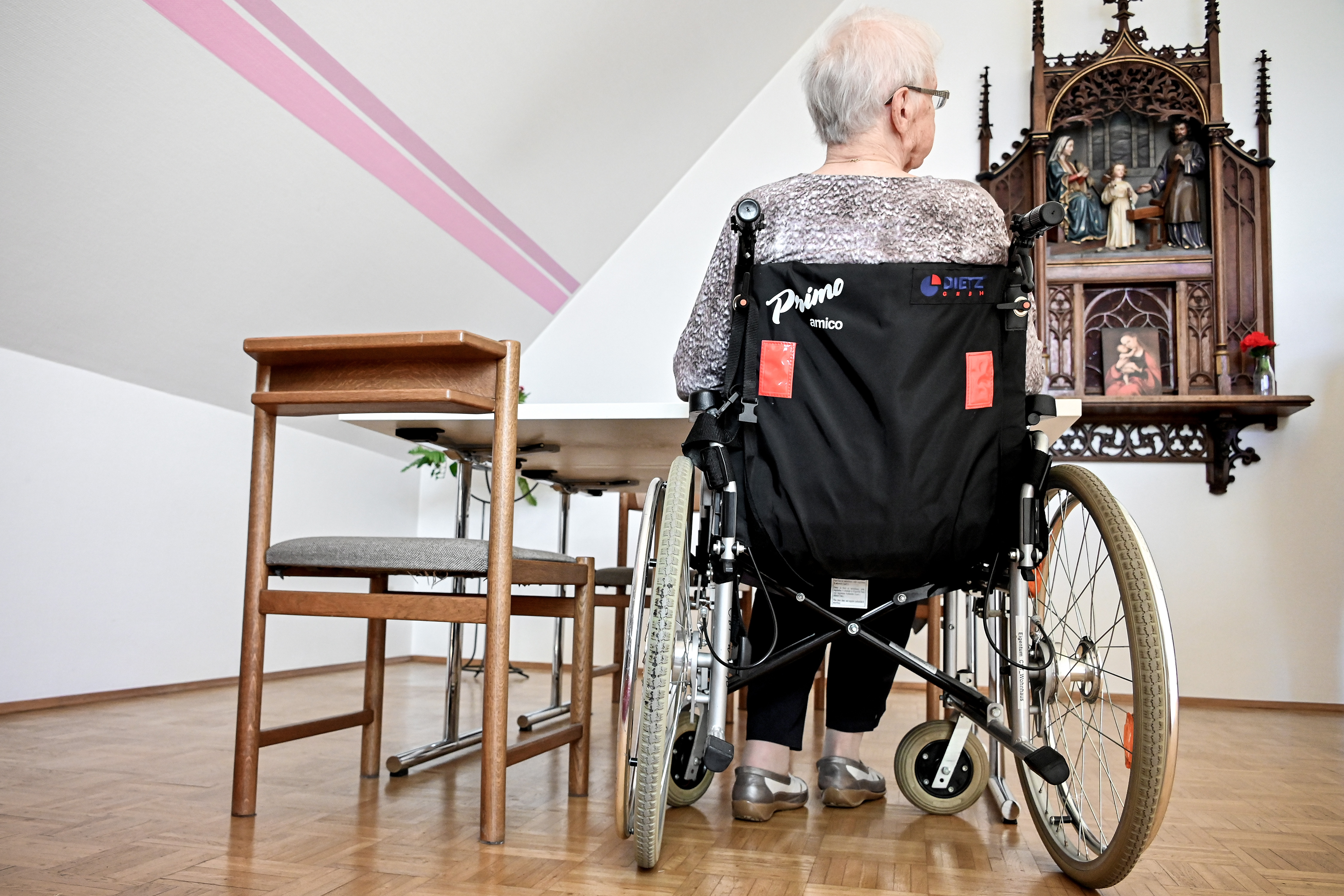 Staracki dom gerontoloski centar Lifting of the corona visiting ban at homes for the elderly in Germany