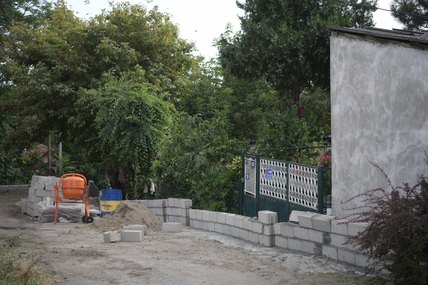 Beograd 18. avgust 2021. Glamocka ulica Zvezdara nelegalna gradnja zazidavanje kapije ilegalna gradnja bespravno sagradjeni objekat Foto:Dragan Mujan/Nova.rs
