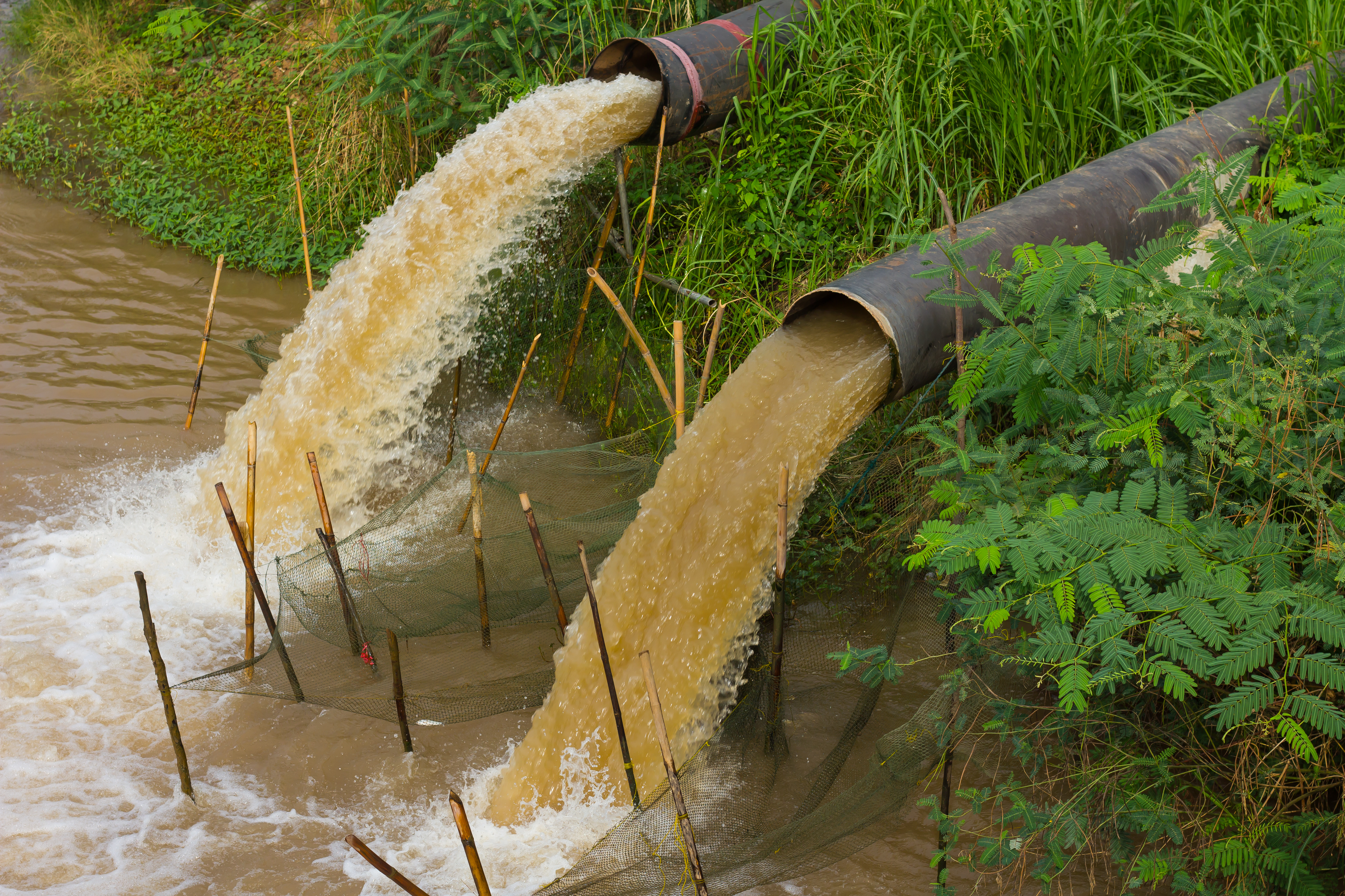 Water,Flow,Stops,Away,From,The,Sewer,Into,The,River,