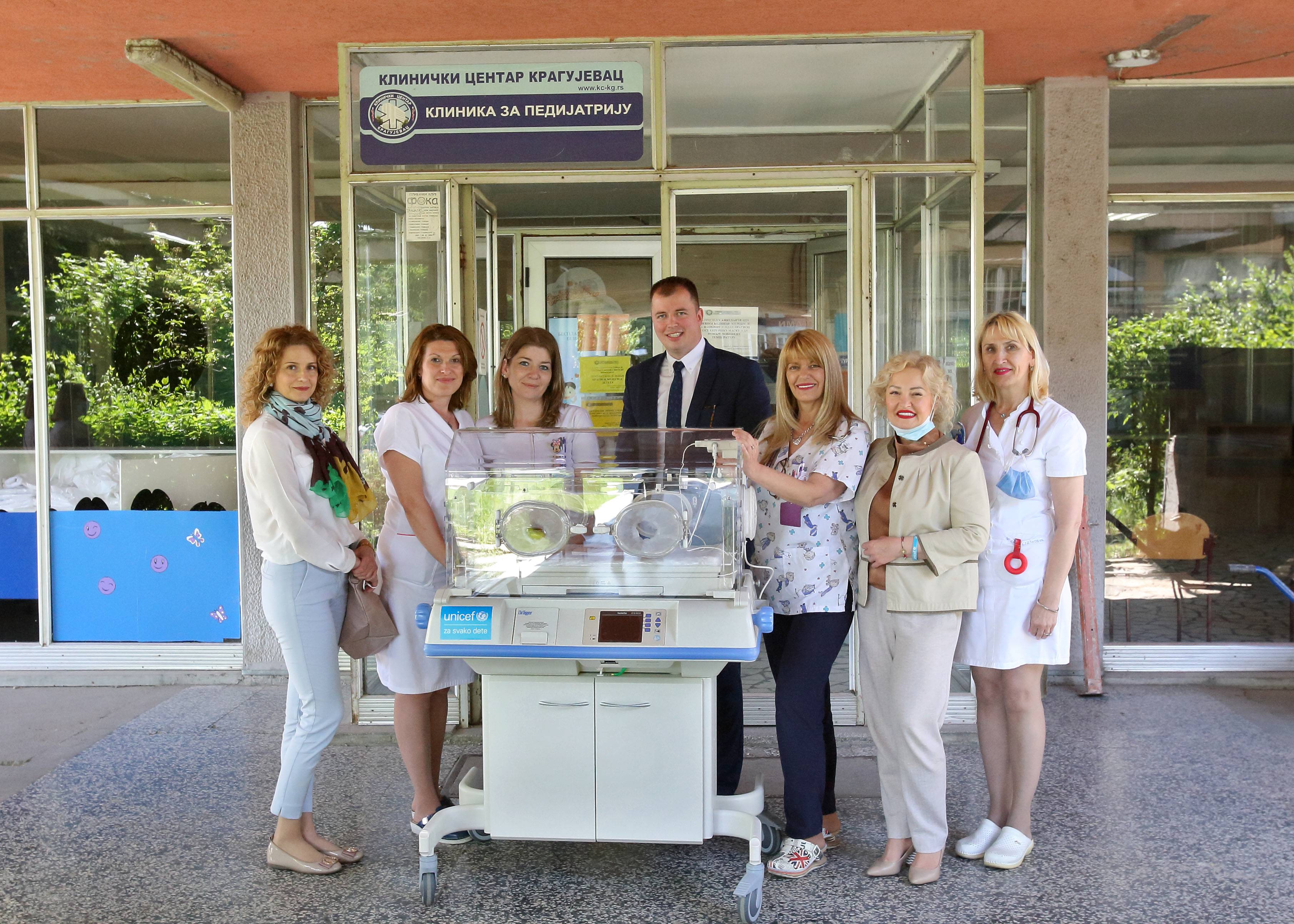 UNICEF ISPORUCIO NOVE INKUBATORE NISU I KRAGUJEVCU
