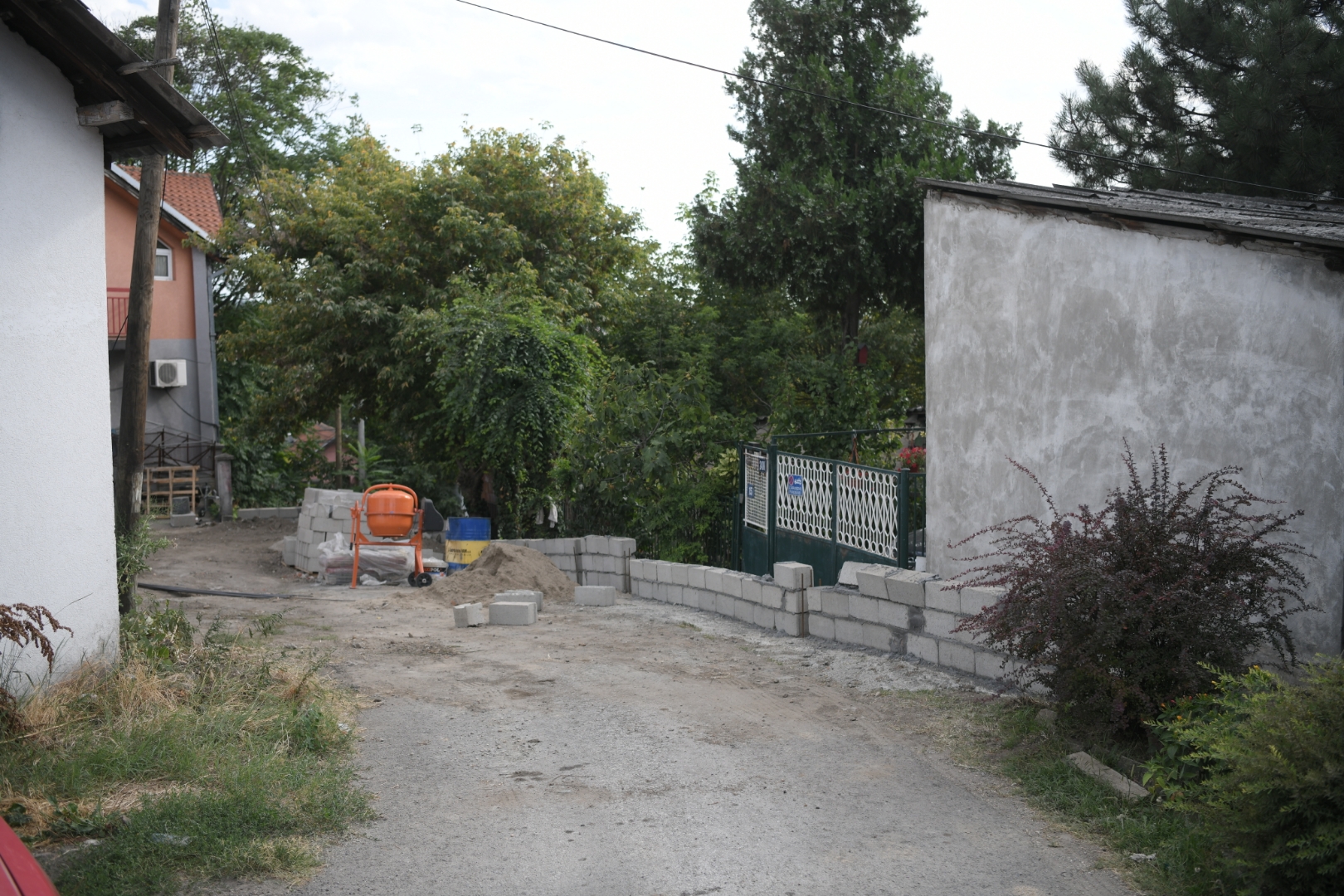 Beograd 18. avgust 2021. Glamocka ulica Zvezdara nelegalna gradnja zazidavanje kapije ilegalna gradnja bespravno sagradjeni objekat Foto:Dragan Mujan/Nova.rs