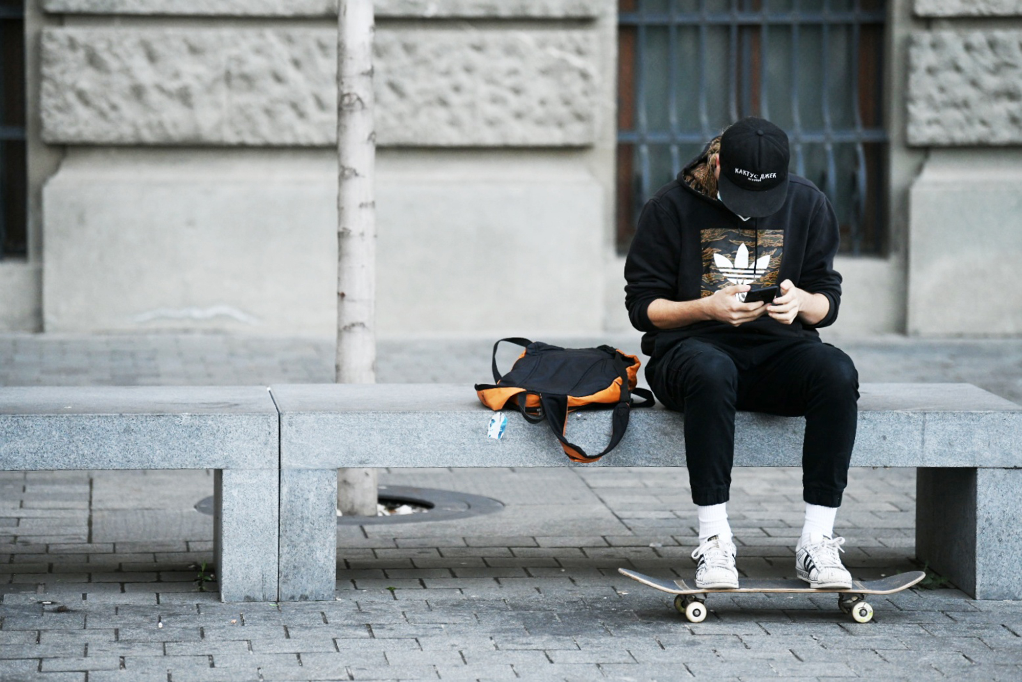 BEOGRAD 06.11.2020 Beograd, ulice Beograda, tinejdzer, škola, skejt foto:Vesna Lalić/Nova.rs