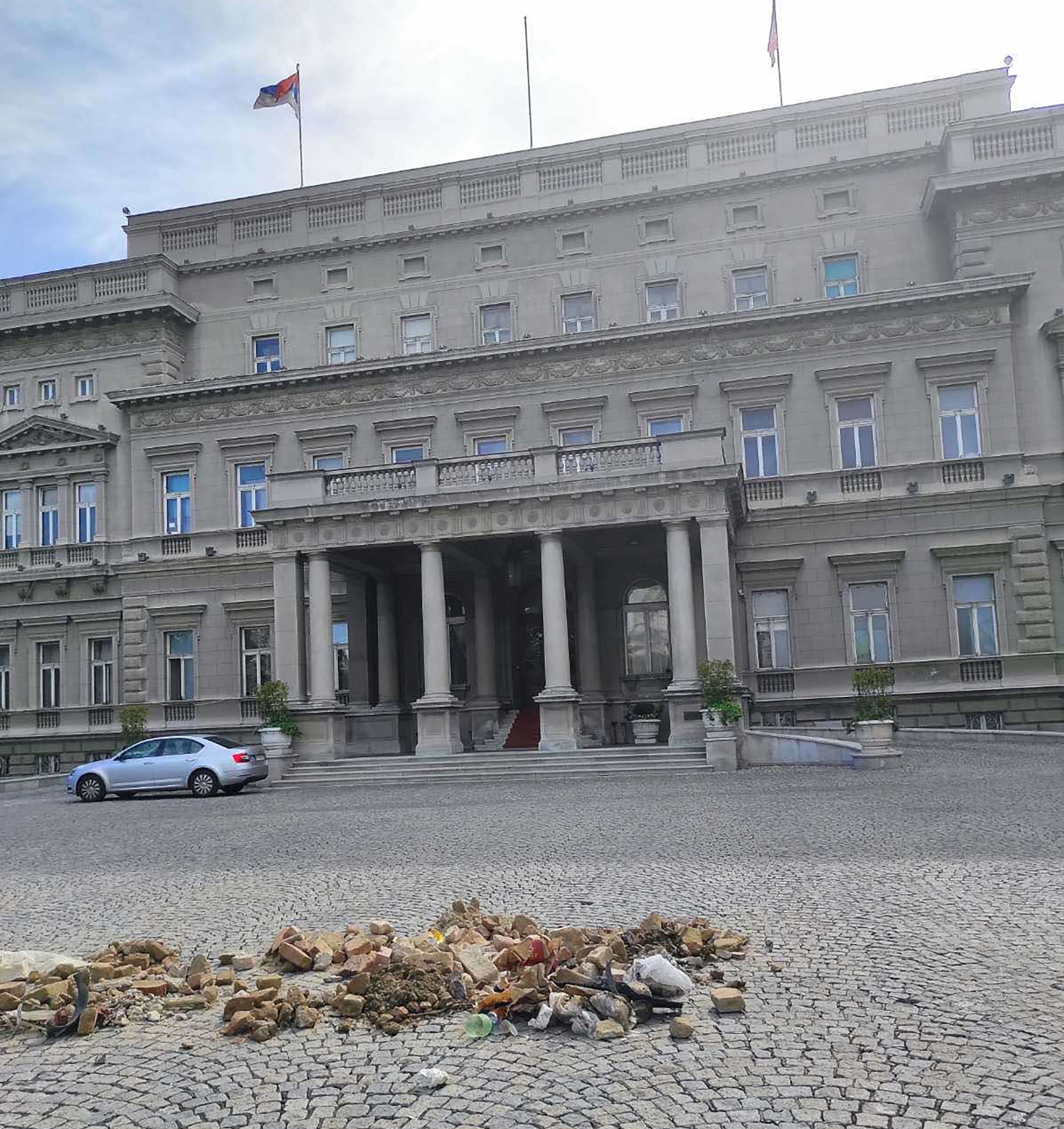 Sut ispred skupstine grada