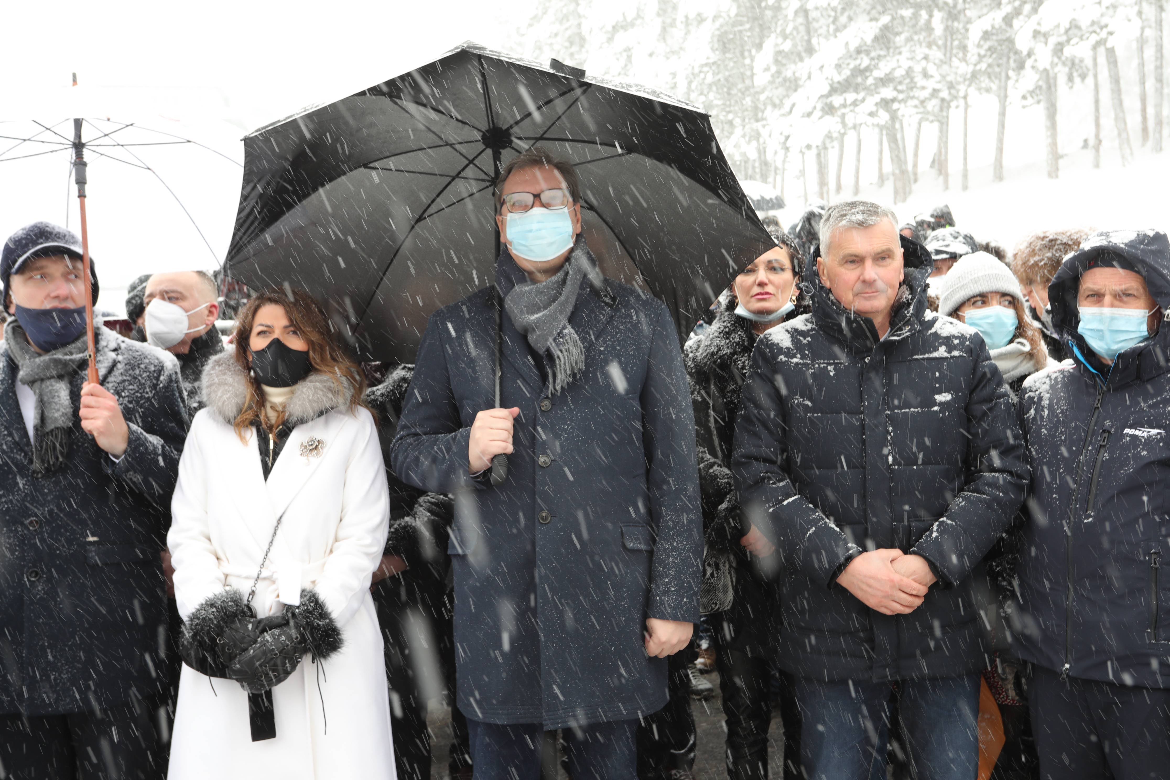 Zlatibor, 14.01.2021. - Panoramska zicara s kabinama - "gondola", koja povezuje centar Zlatibora i planinski vrh Tornik, danas je svecano pustena u rad. Prisustvovao je i predsednik Srbije Aleksandar Vucic . (BETAPHOTO/DRAGAN KARADAREVIC/DS)