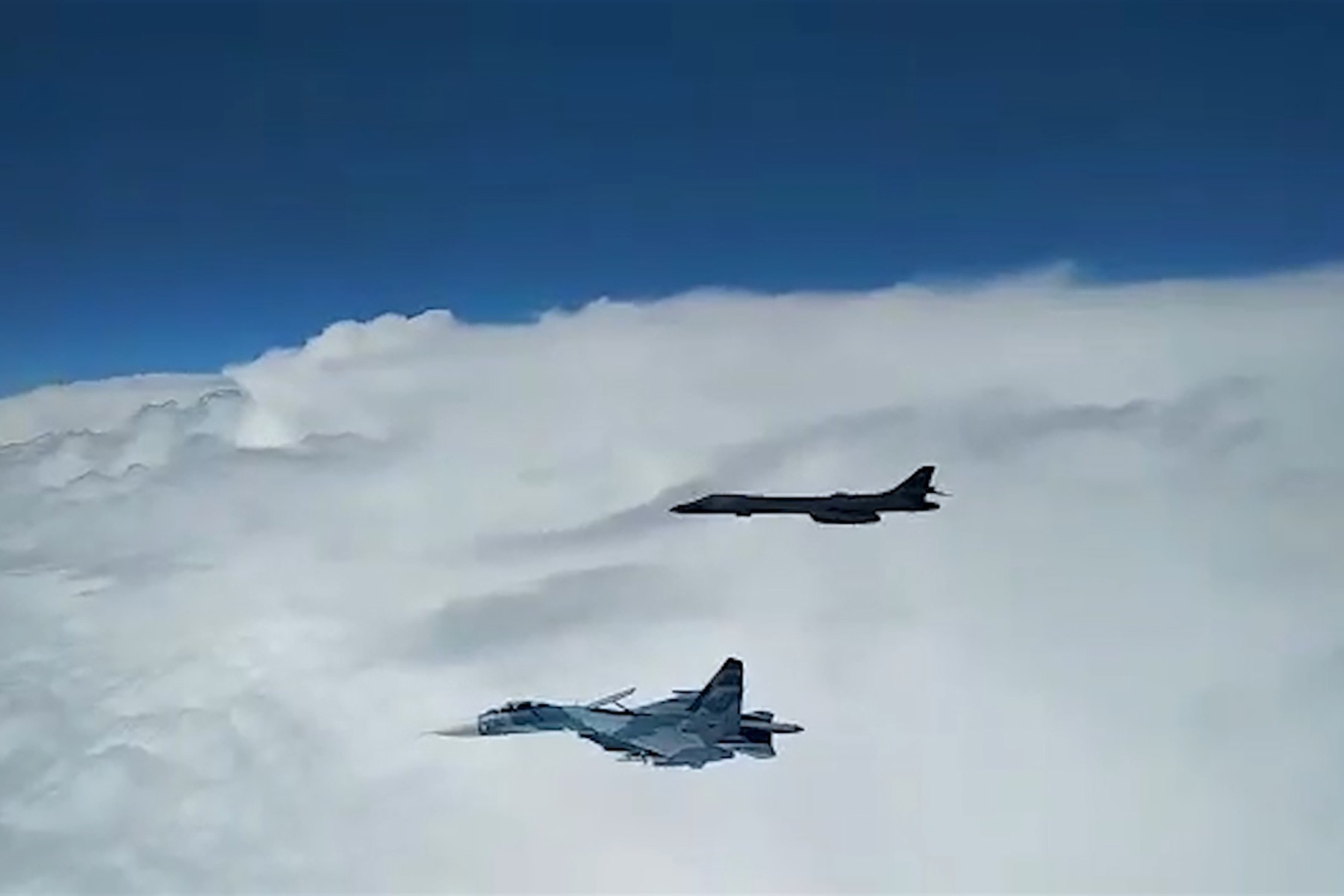 US bomber aircraft intercepted by Russian jet fighters over Black Sea