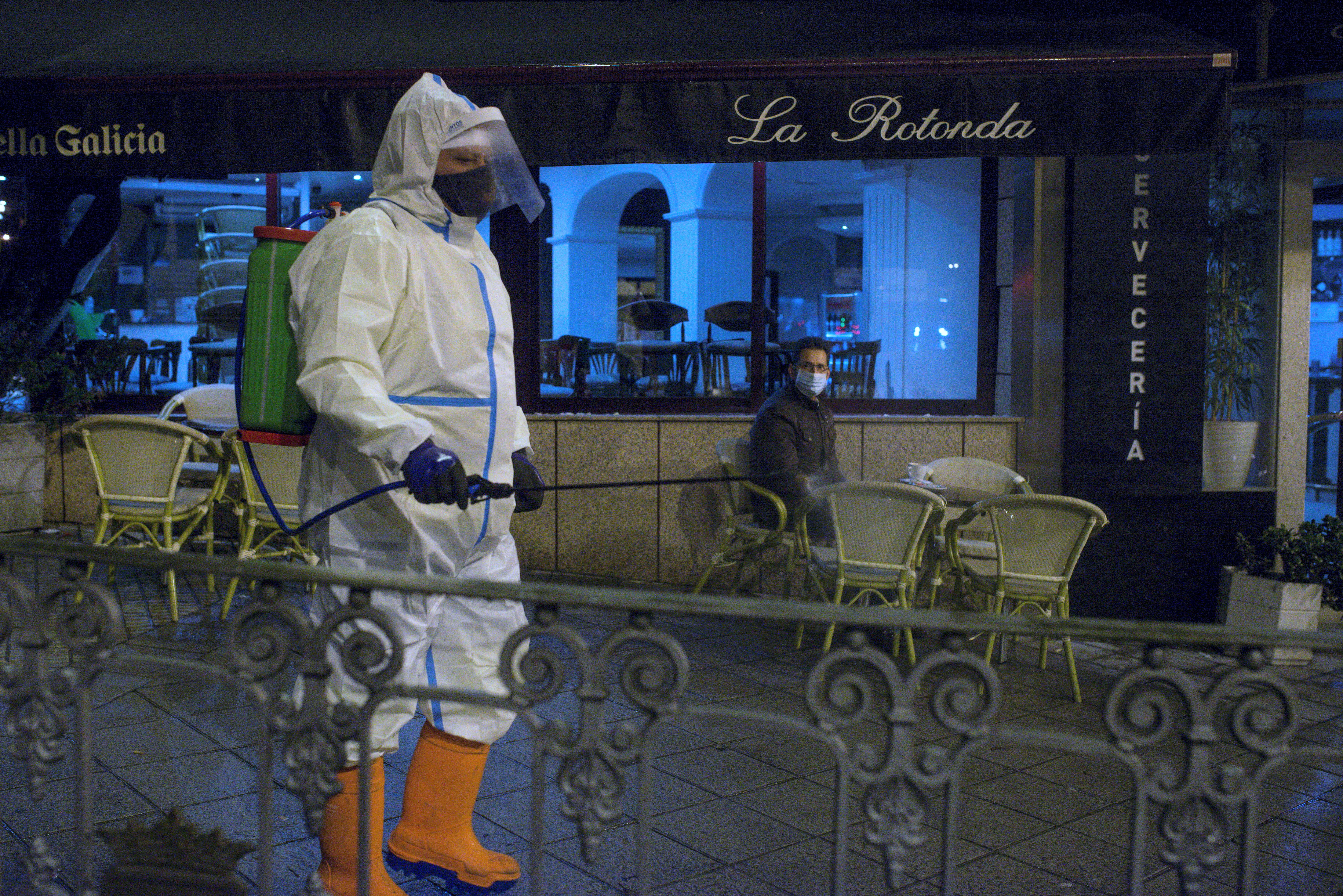 Spain reports officially one million coronavirus infected persons