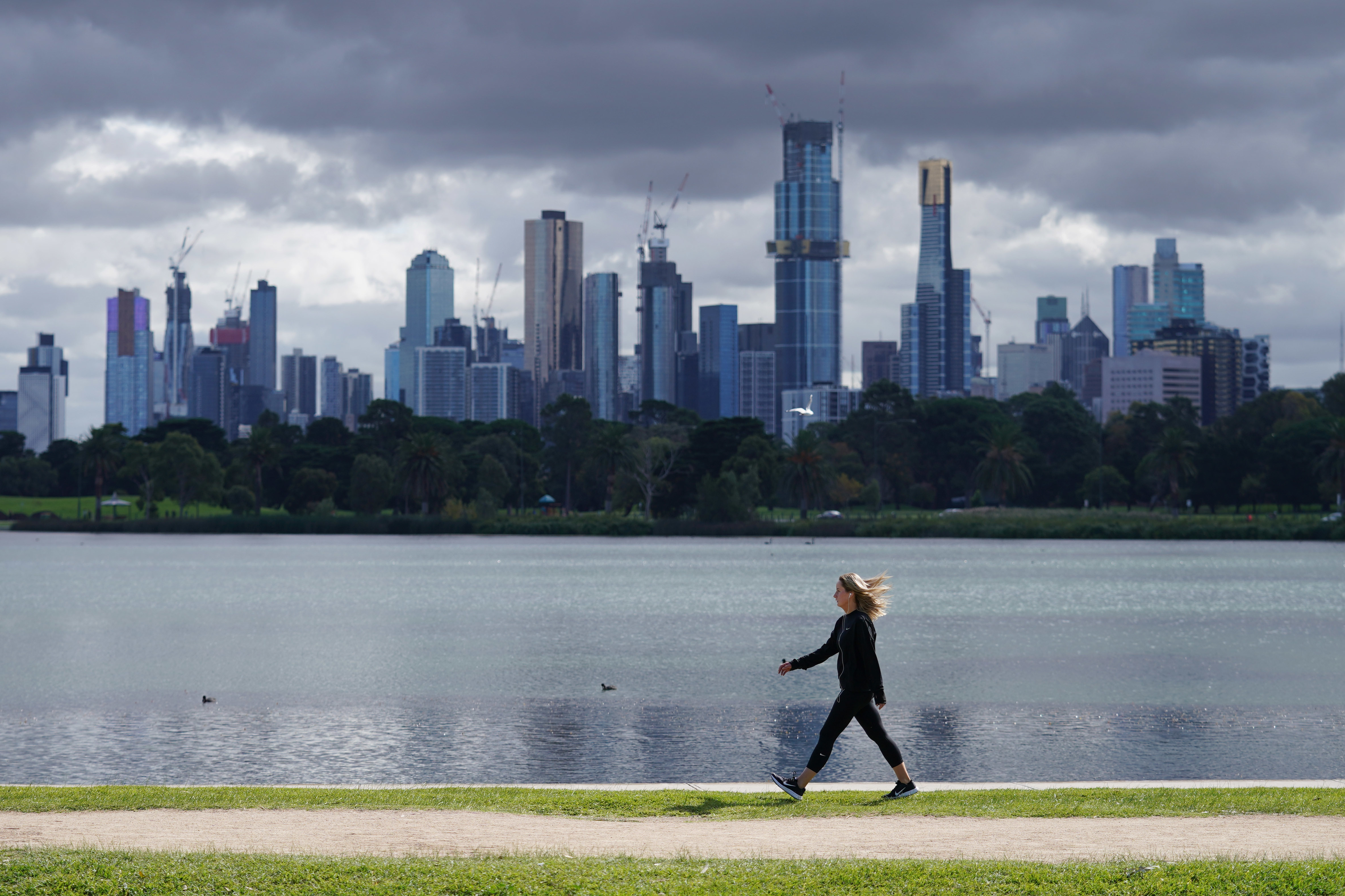 Koronavirus Australija, Cocial distancing laws started in Australia