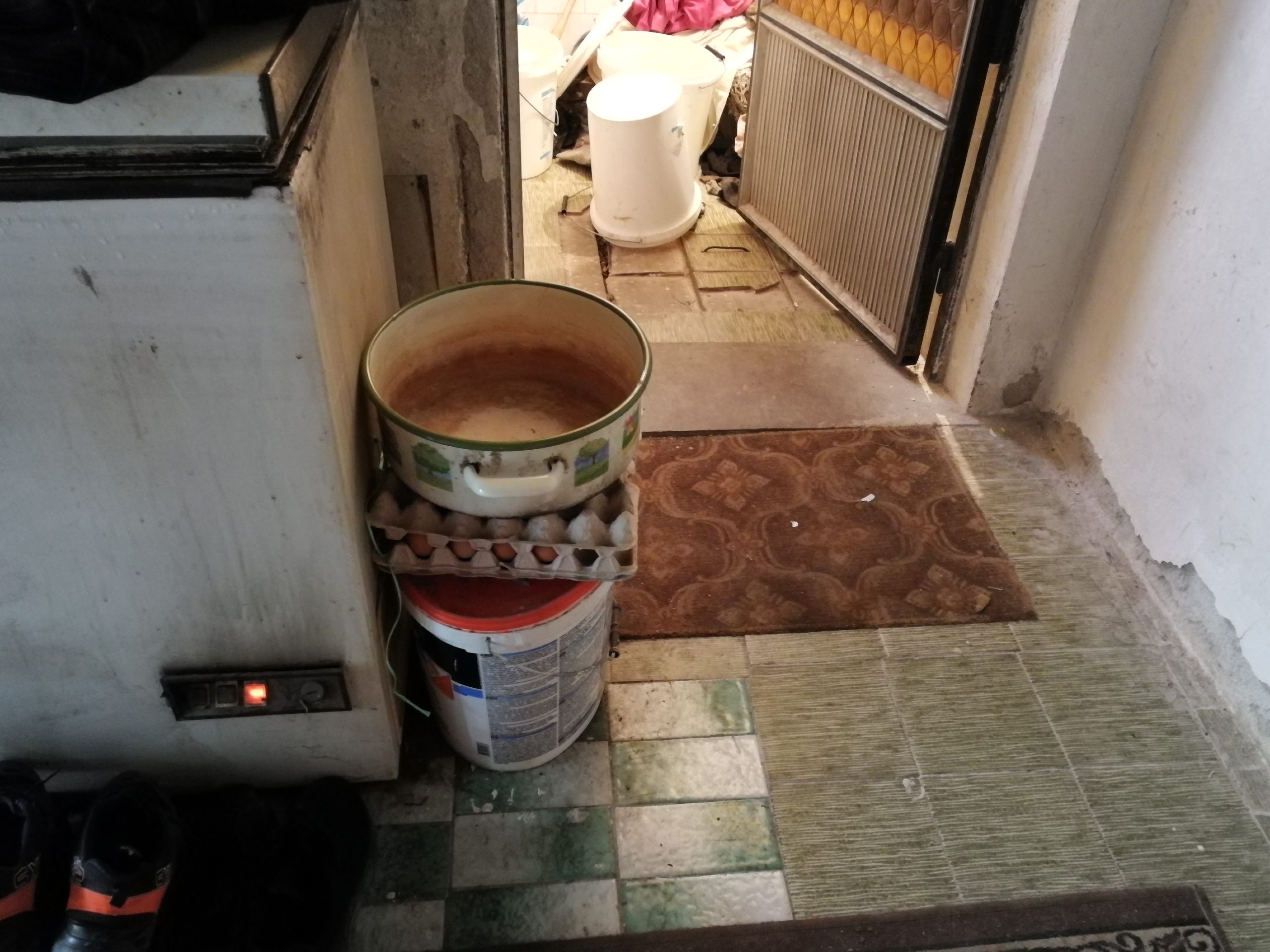 Magdalena (5) živi sa majkom u oronuloj kući bez vode, za popravku nemaju novca