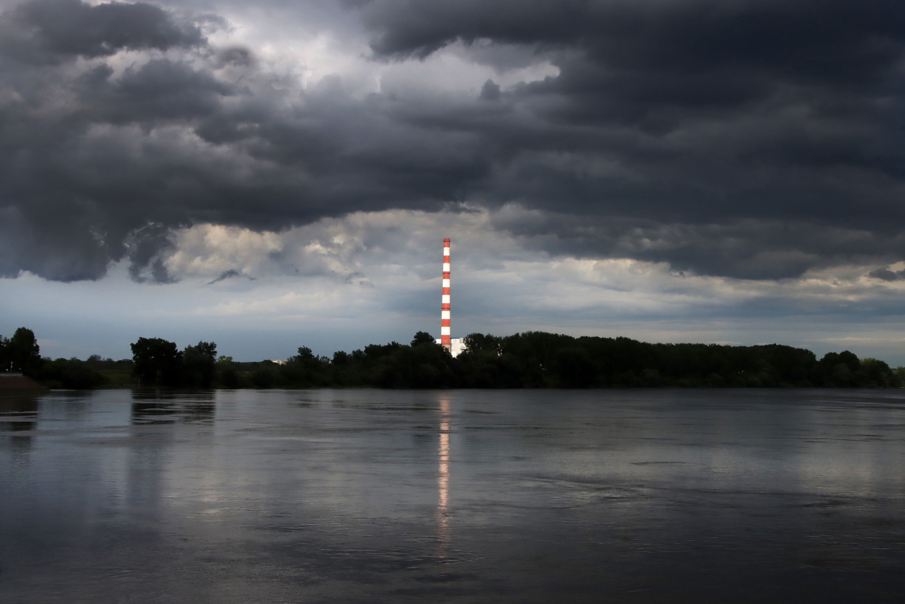 Novi Sad 13 maja.2021 - Prolecni dan, smena oblaka i kise.U Srbiji je danas promenljivo oblacno, mestimicno sa kratkotrajnom kisom, pljuskovima i grmljavinom. FOTO TANJUG/ JAROSLAV PAP/ nr