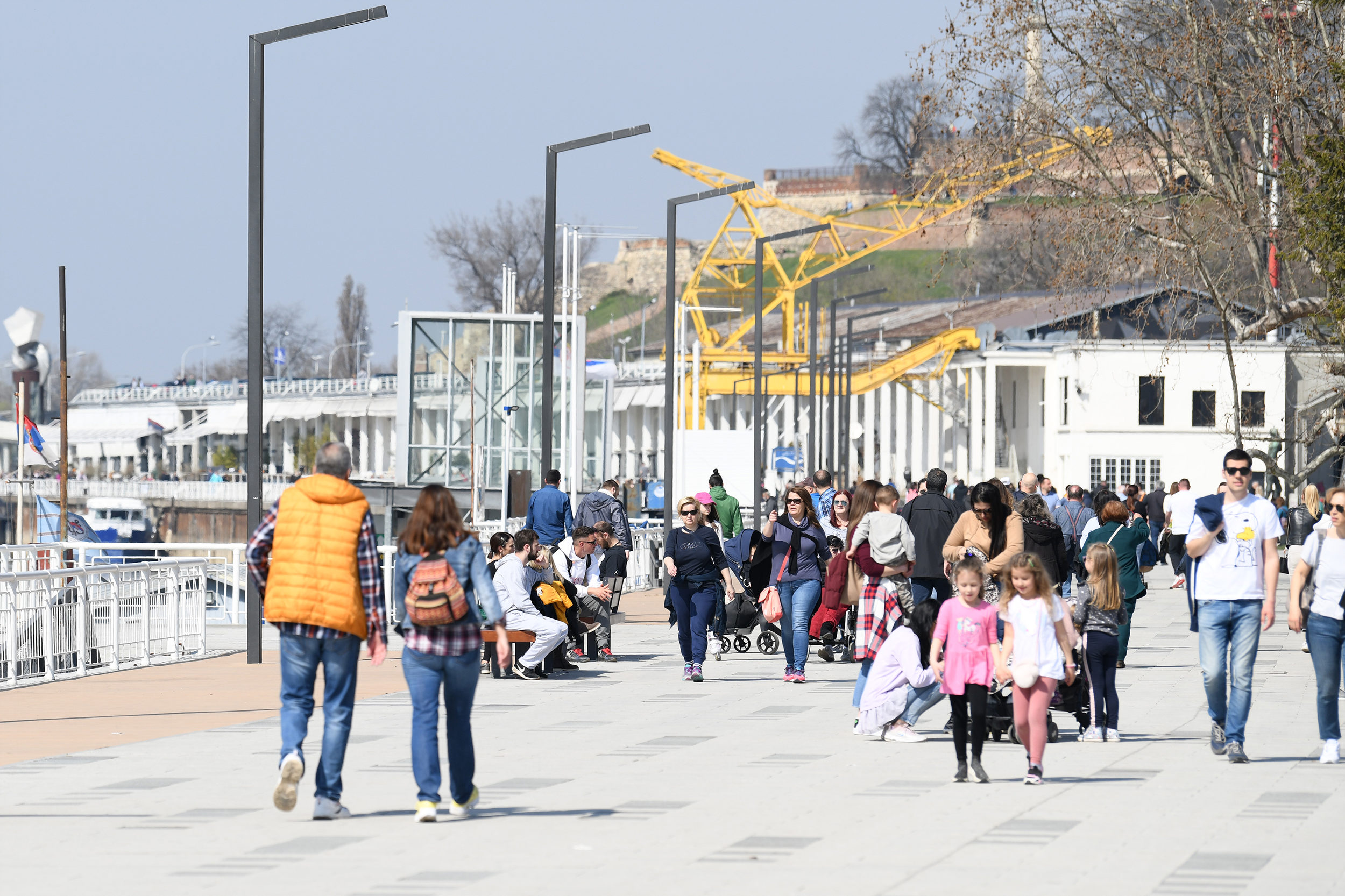 beograd 27 mart 2021   lepo vreme, kalemegdan , beton hala, šetalište