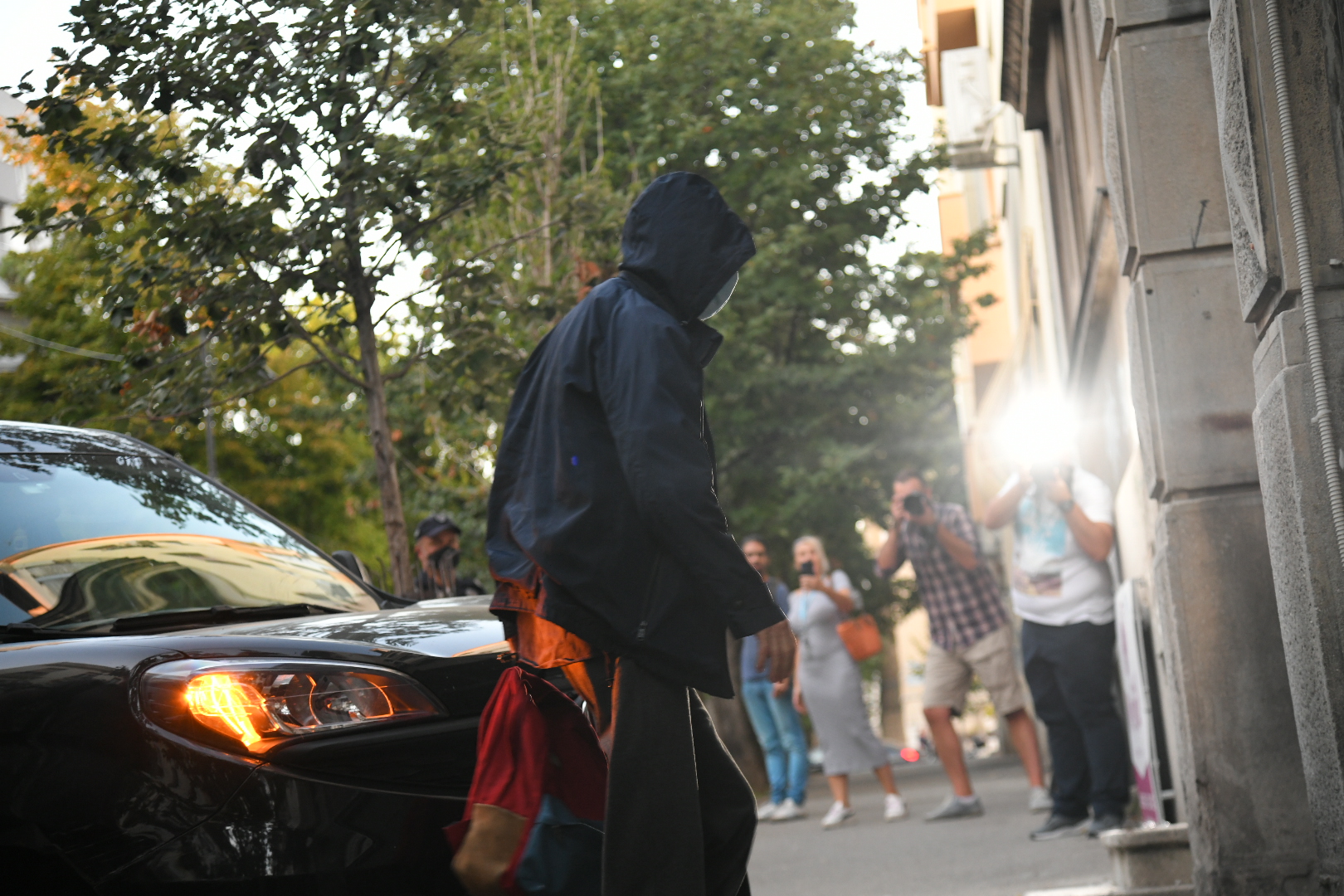 Beograd 10.09.2021. Vračar, , Miroslav Mika Aleksić ulazi u kuću,  Mika Aleksić, Miroslav Aleksić, Mika Aleksic pusten da se brani sa slobode Foto: Nemanja Jovanović/Nova.rs