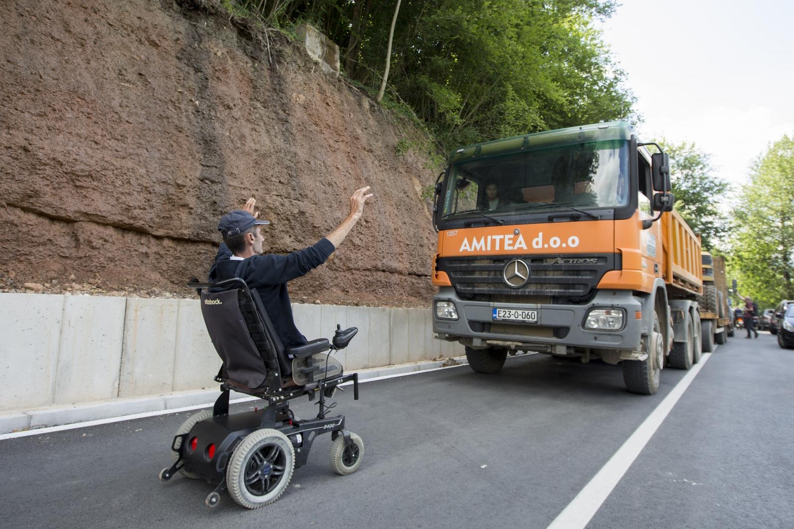14.06.2021., Konjic - Gradjani iz citave Bosne i Hercegovine zaustavili gradjevinske strojeve koji su trebali zapoceti radove na izgradnji mini hidroelektrana u mjestu Buturovic polje. 
Photo: Denis Kapetanovic/PIXSELL