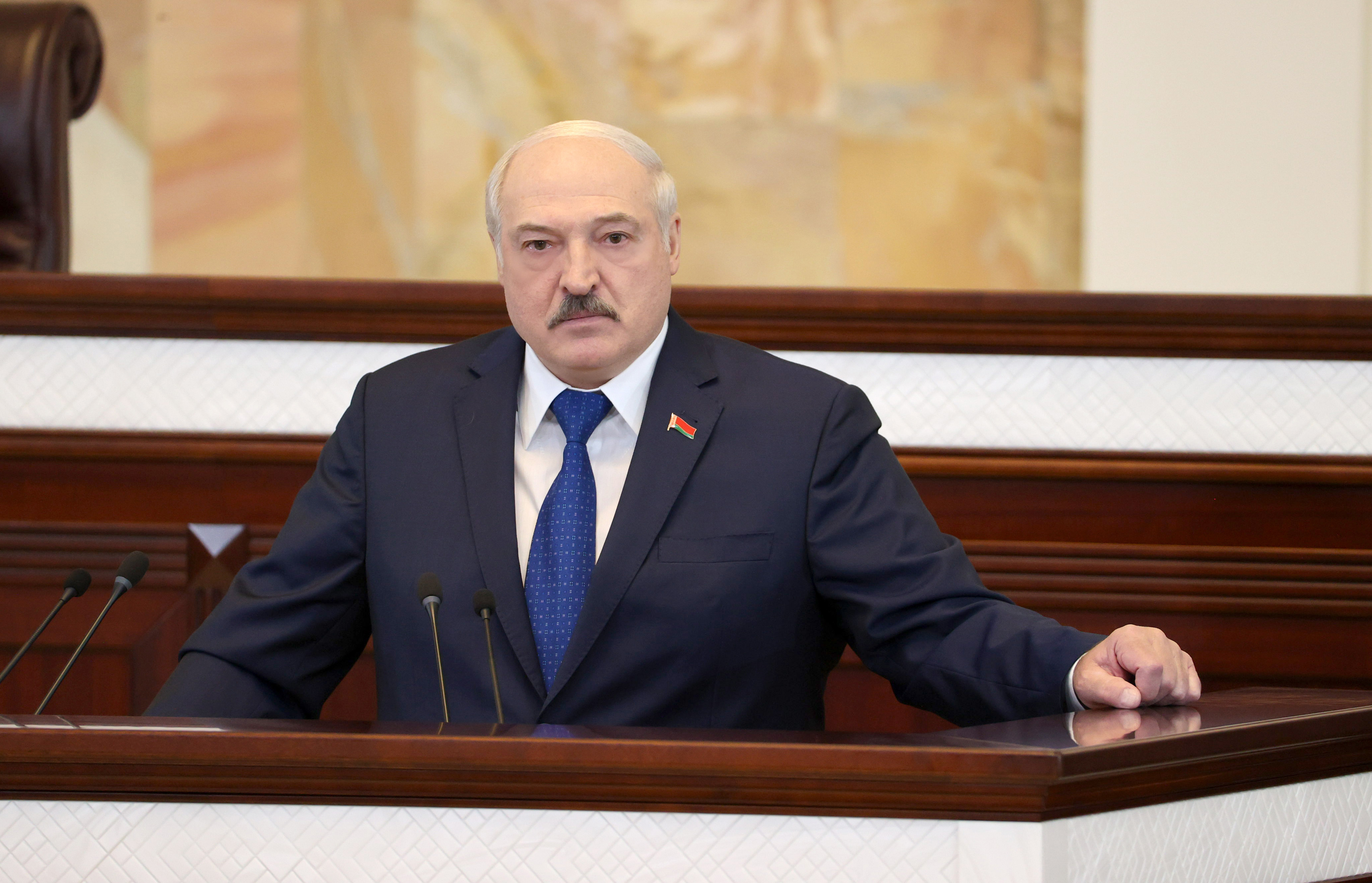 epa09228512 Belarusian President Alexander Lukashenko speaks to parliamentarians, members of the Constitutional Commission and representatives of government bodies, at the Parliament in Minsk, Belarus, 26 May 2021.  EPA-EFE/MAXIM GUCHEK / POOL