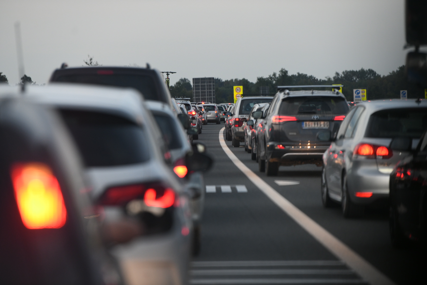 Beograd 23.08.2020. Gužva kod naplatne rampe Obrenovac na auto putu Miloš veliki, rampa Foto: Vesna Lalić/Nova.rs