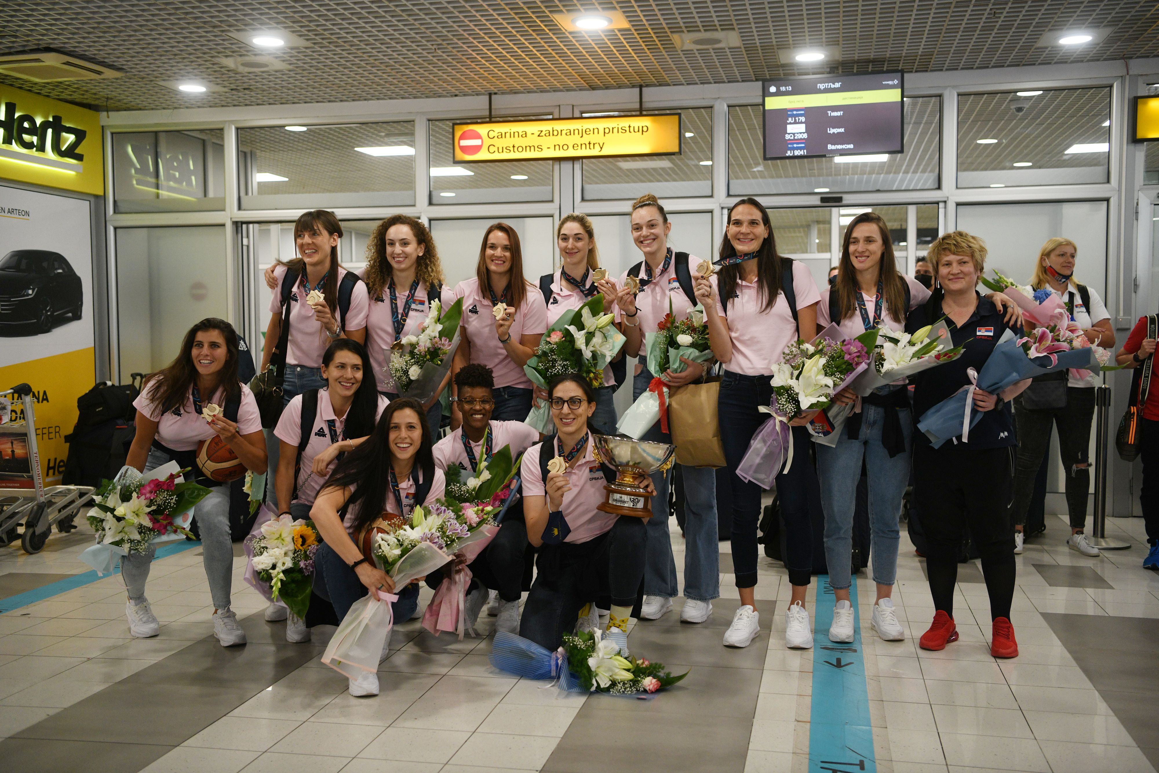Beograd, 28.06.2021. Aerodrom Nikola Tesla, Doček košarkašica, košarkašice, Nove šampionke Evrope, zlatne medalje Foto: Filip Krainčanić/Nova.rs