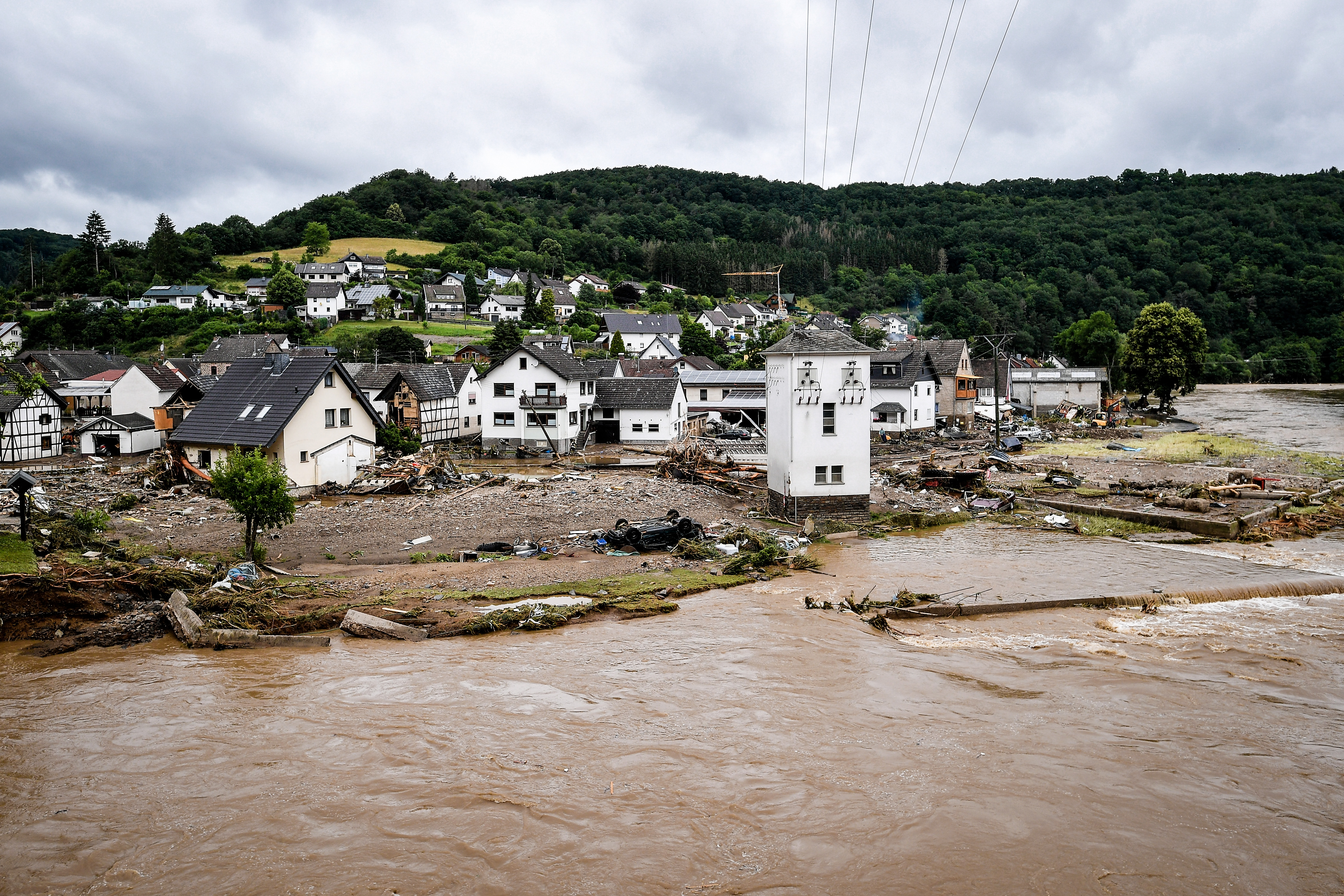 Thunderstorms with heavy rain hit Germany