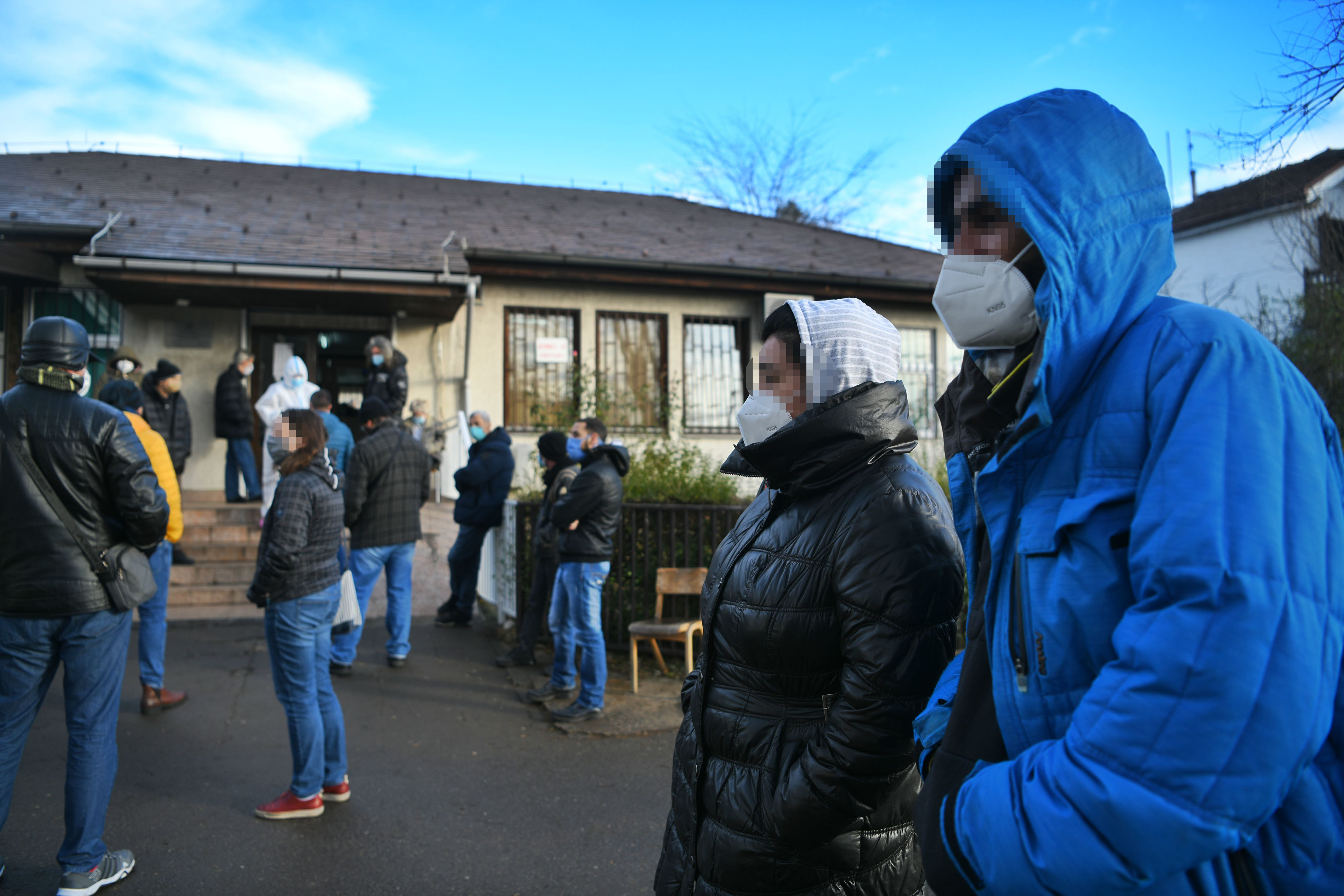 Beograd 10.12.2020. Zemun, kovid ambulanta, koronavirus, pacijenti, čekanje, red, redovi Foto: Filip Krainčanić/Nova.rs