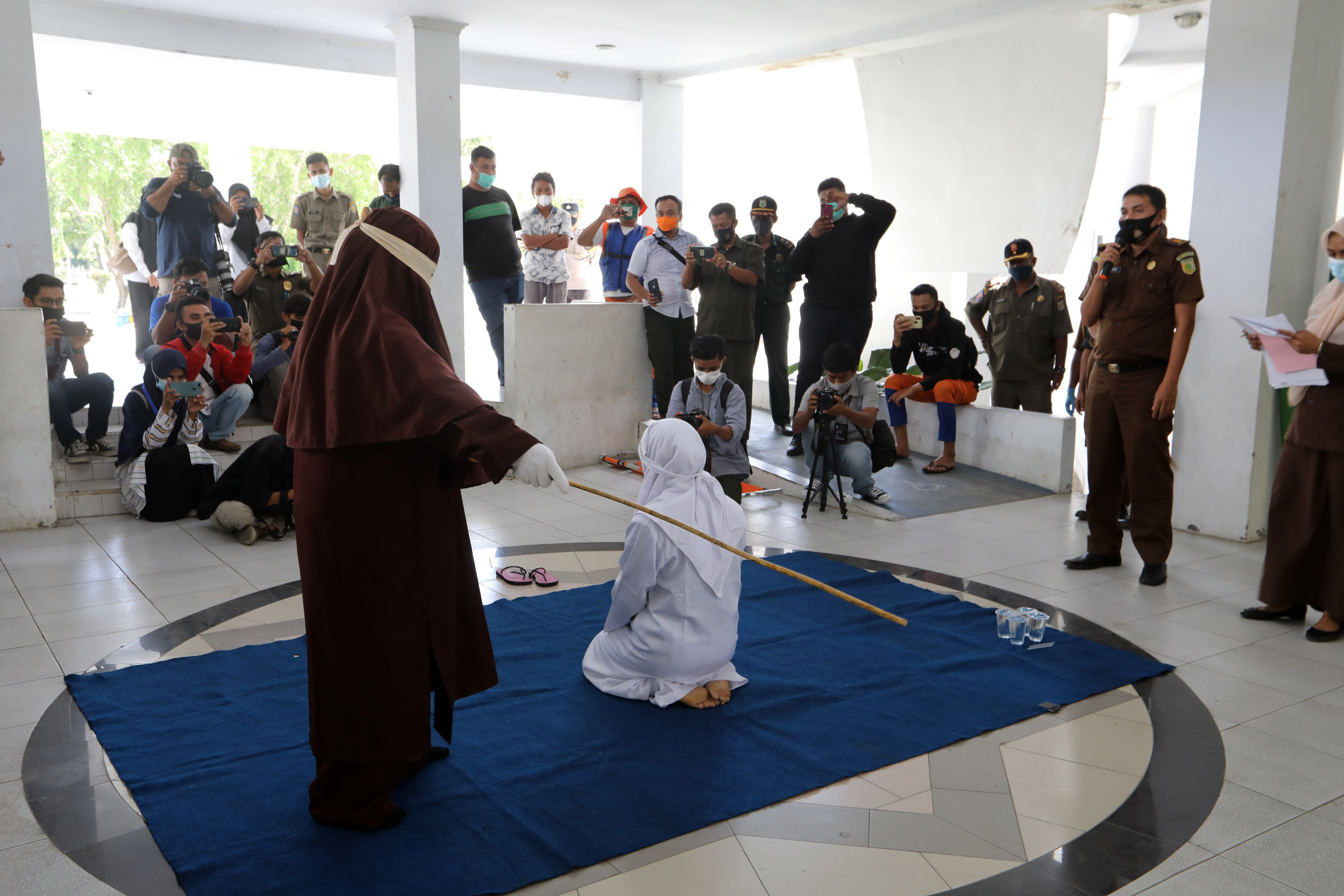 foto dana Caning punishment carried out in Aceh, Indonesia