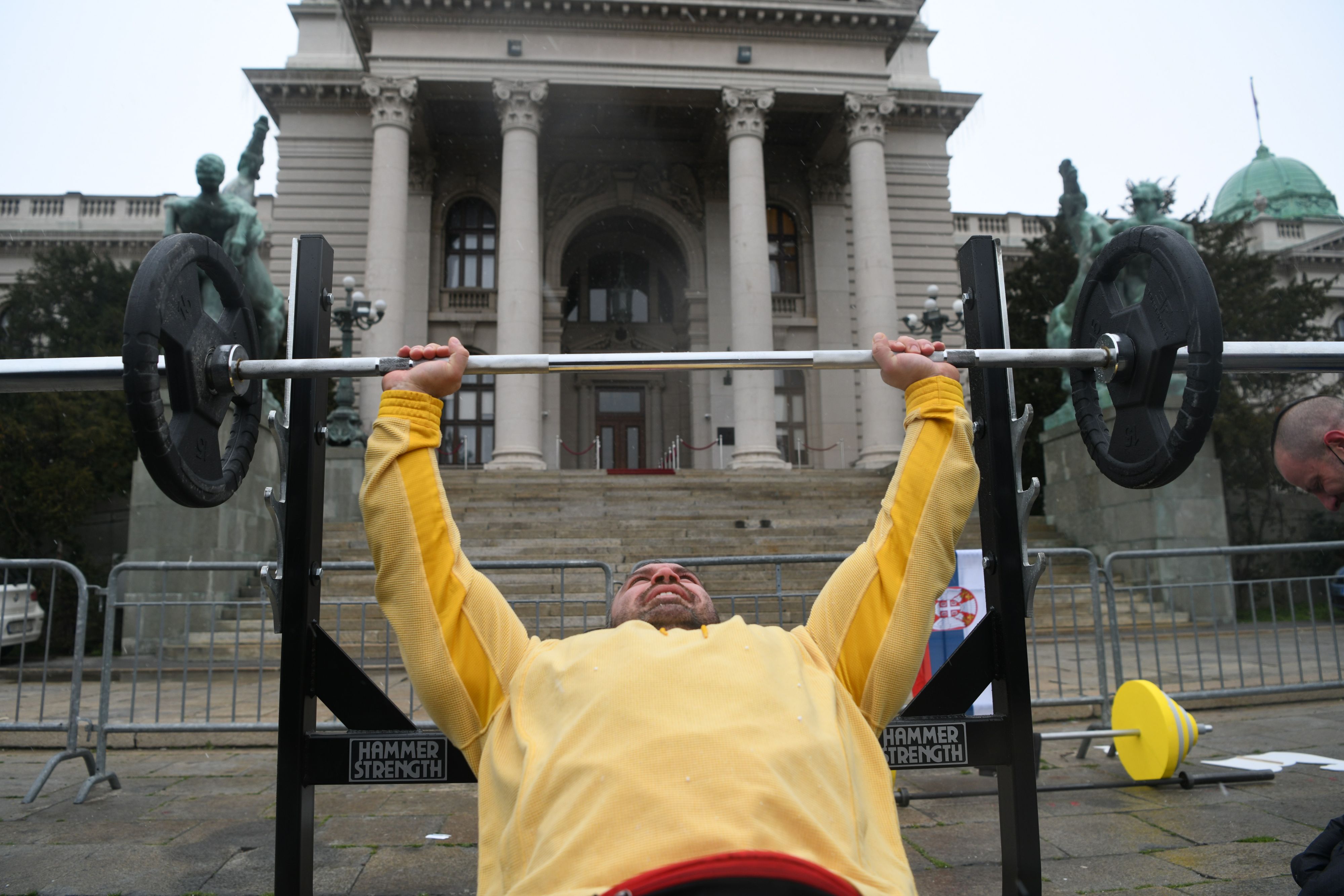 19032021 beograd 19.03.2021 protest fitnes radnika ispred skupstine grada