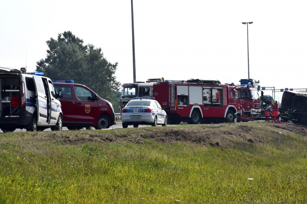 25.07.2021. Slavonski Brod - U slijetanju autobusa kosovskih oznaka na autocesti A3 kod Slavonskog Broda u nedjelju ujutro poginulo nekoliko ljudi dok je nekoliko desetaka ozljedjeeno.
Photo: Ivica Galovic/PIXSELL