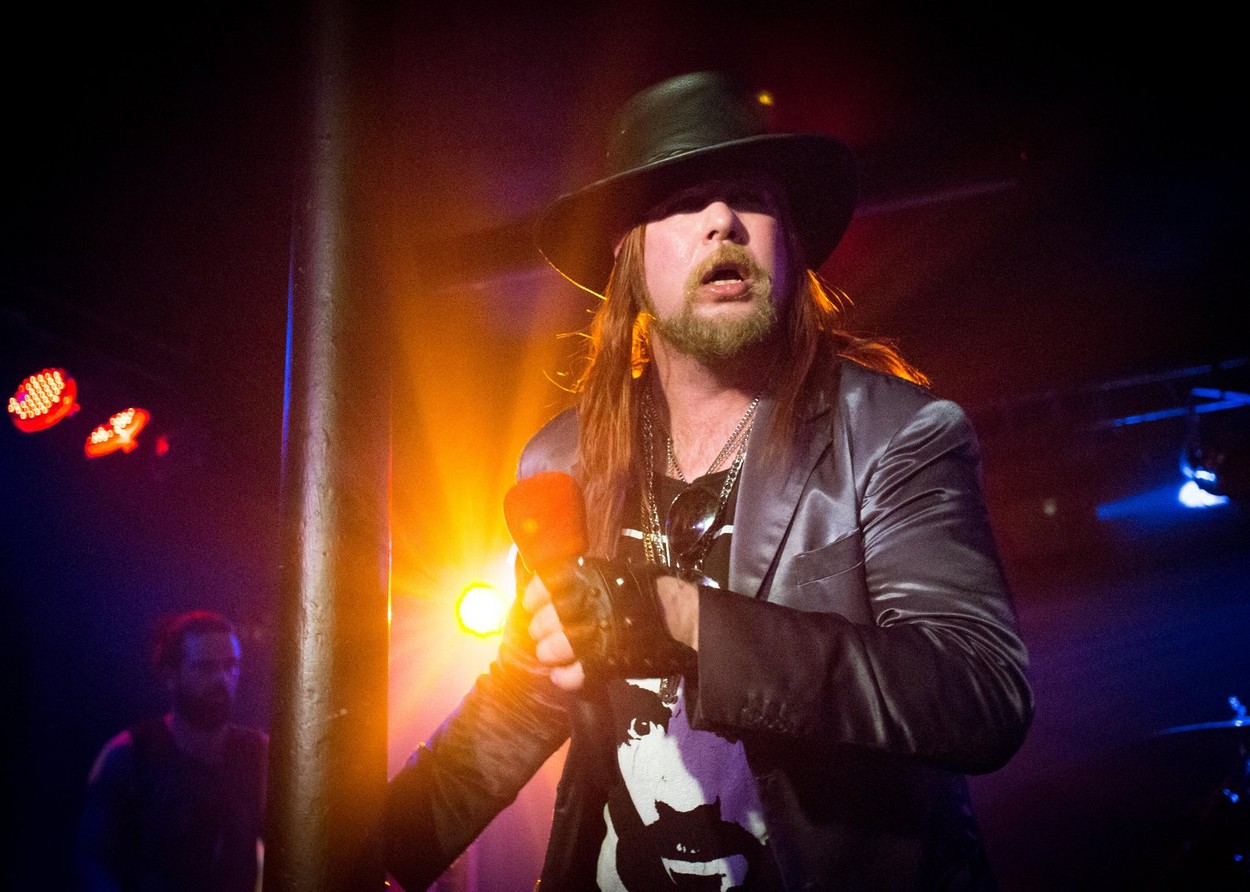 Guns 2 Roses, Chinnerys, Southend, Essex © Clarissa Debenham / Alamy