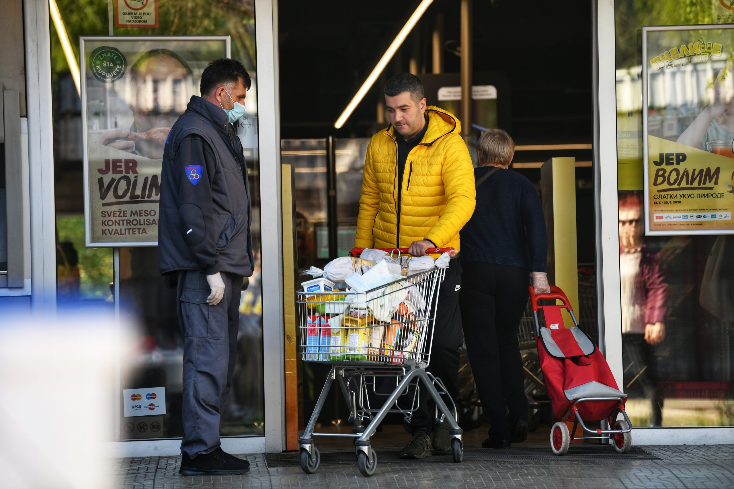 Beograd 17.04.2020. Kupovina, Uskrs, 84 sata izolacije, korona, koronavirus,
