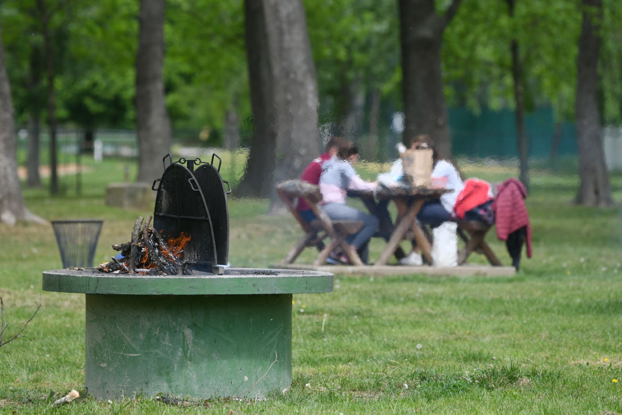 Beograd, 3.5.2020. Ada Ciganlija, nedelja, koronavirus, prvomajski praznici, roštilj, "uranak" Foto: Filip Krainčanić/Nova.rs