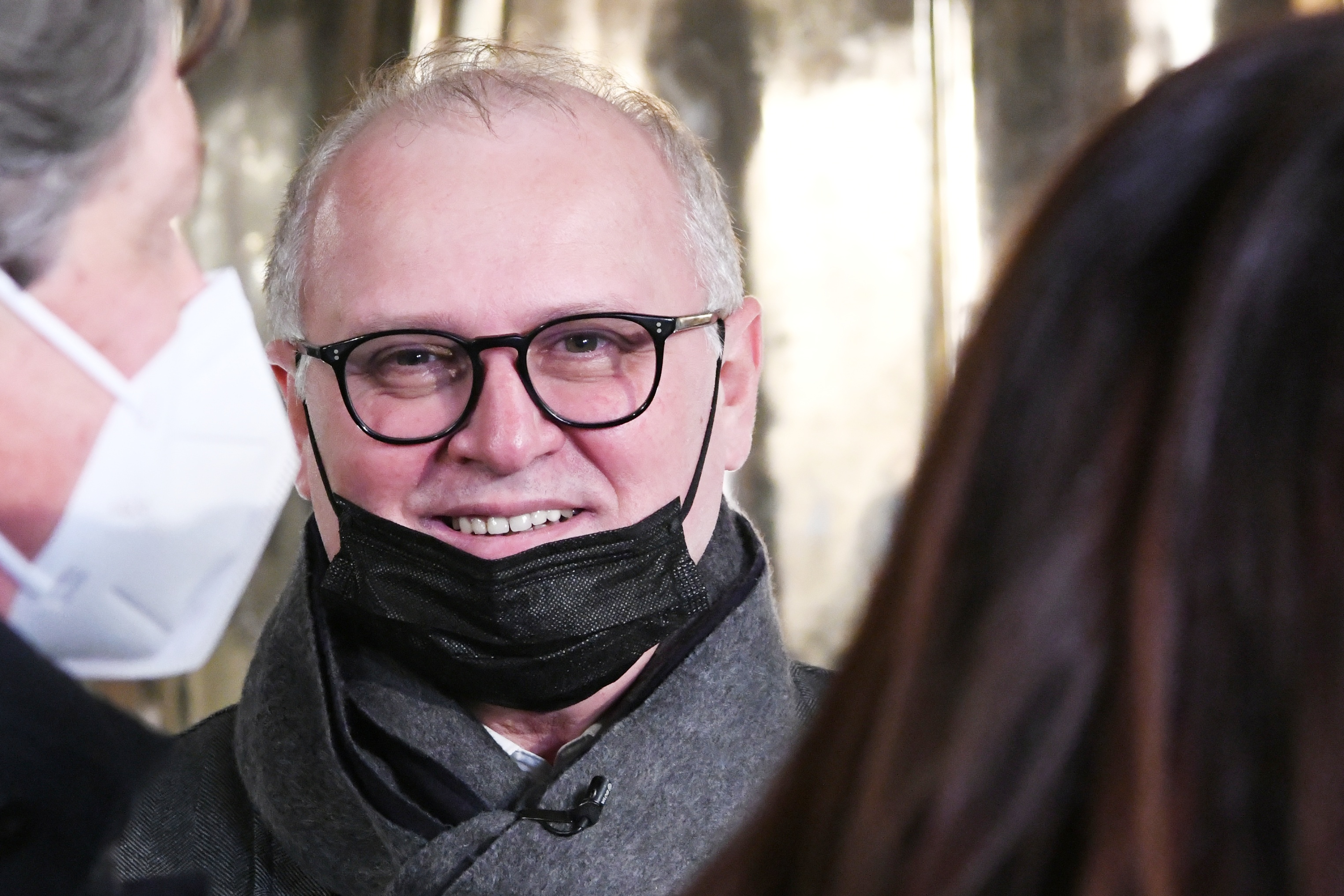 Beograd 13. februar 2021. Goran Vesic i obezbedjenje Foto:Vesna Lalić/Nova.rs