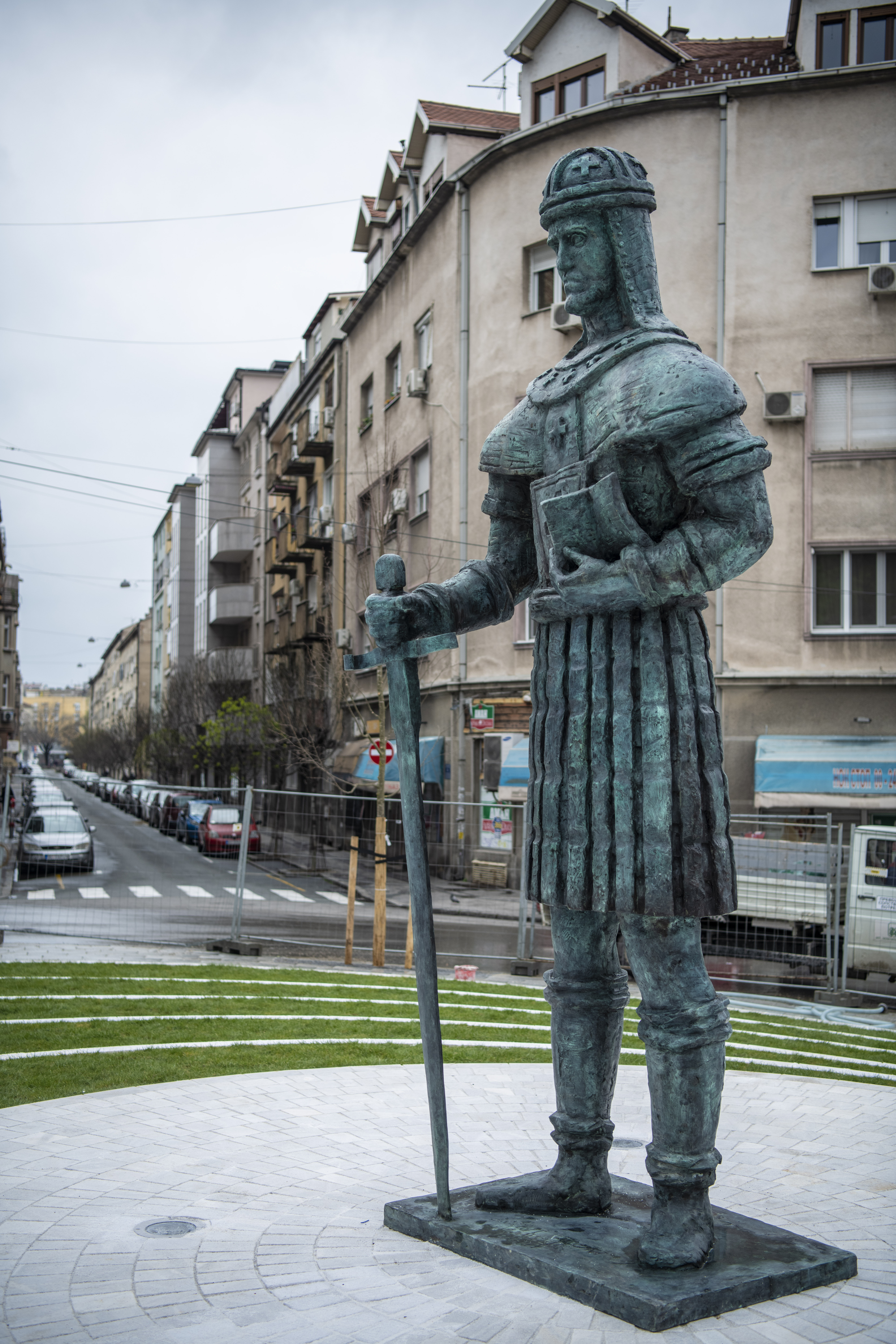 Beograd 18.04.2021. Spomenik despotu Stefanu Lazareviću, ugao Palmotićeve i Bulevara despota Stefana, skver, Dorćolm, postavljen spomenik Foto: Dragan Mujan/Nova.rs