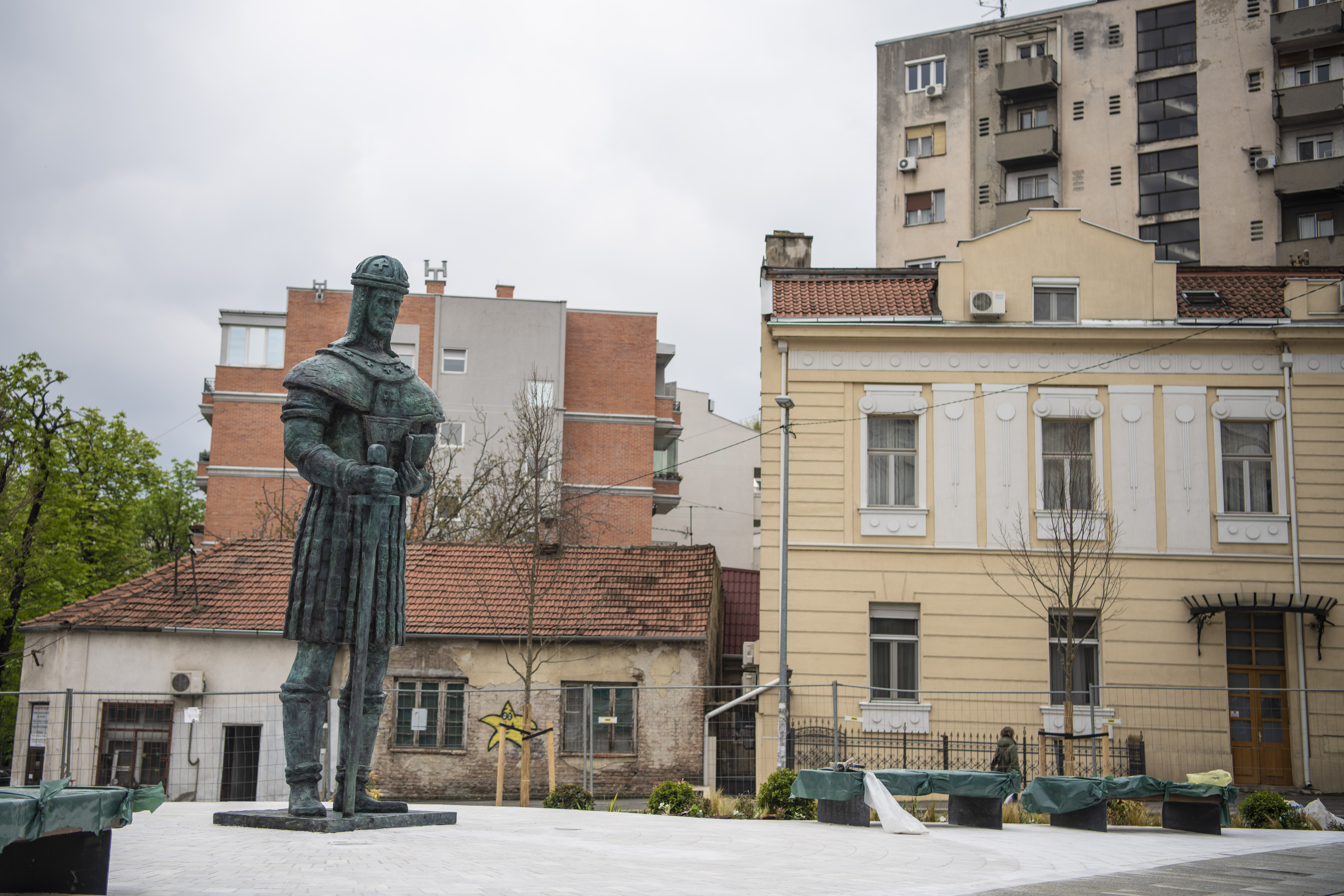 Beograd 18.04.2021. Spomenik despotu Stefanu Lazareviću, ugao Palmotićeve i Bulevara despota Stefana, skver, Dorćolm, postavljen spomenik Foto: Dragan Mujan/Nova.rs